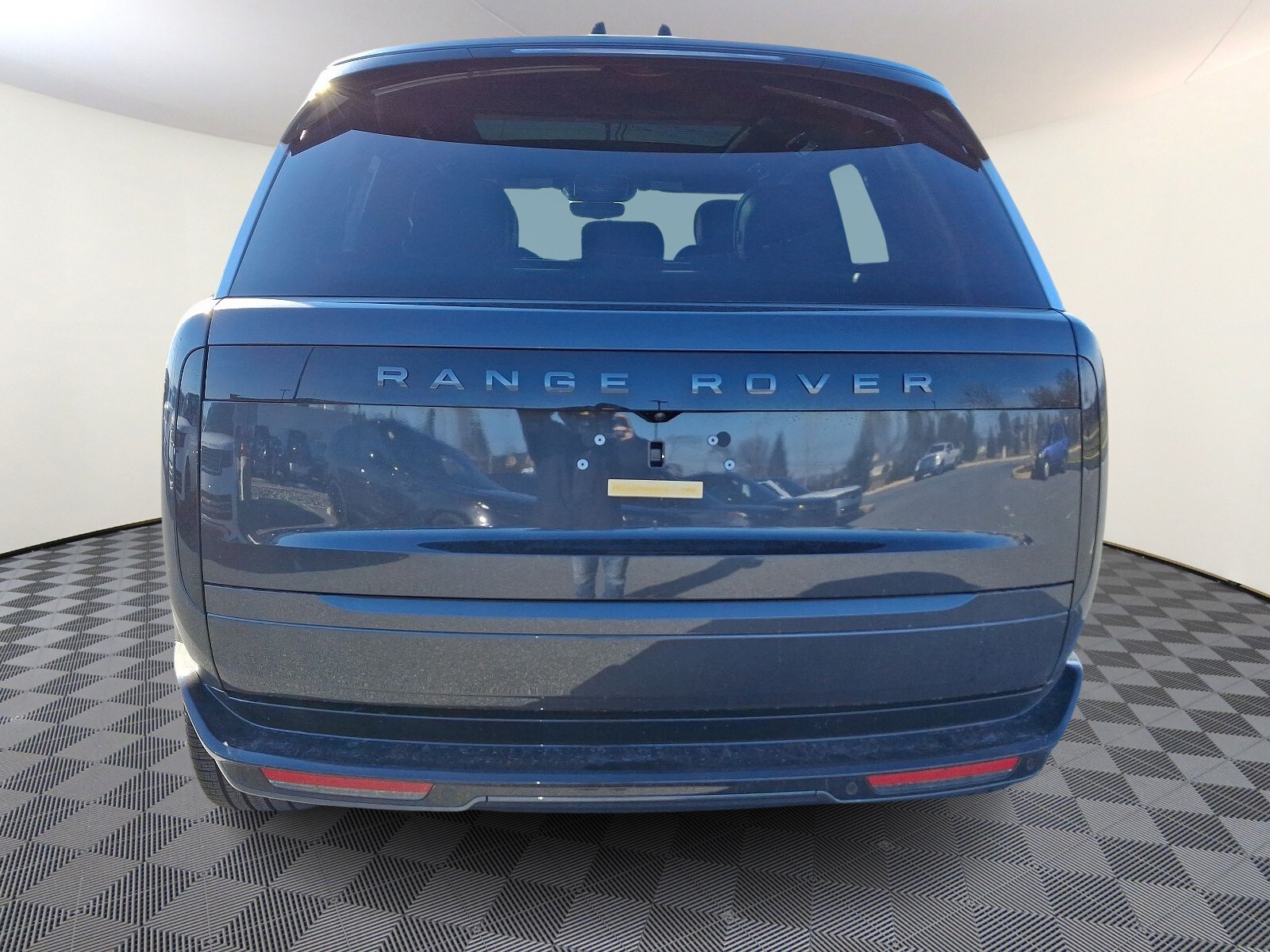 2025 Land Rover Range Rover SE photo 2
