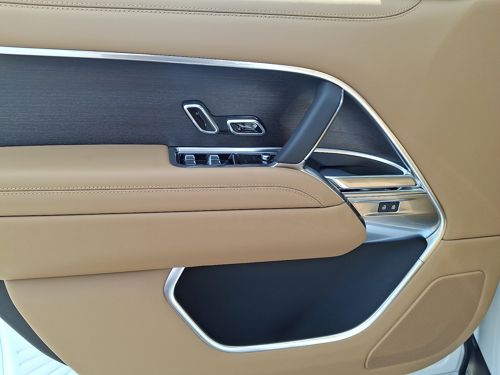 2026 Land Rover Range Rover SE - Photo 10