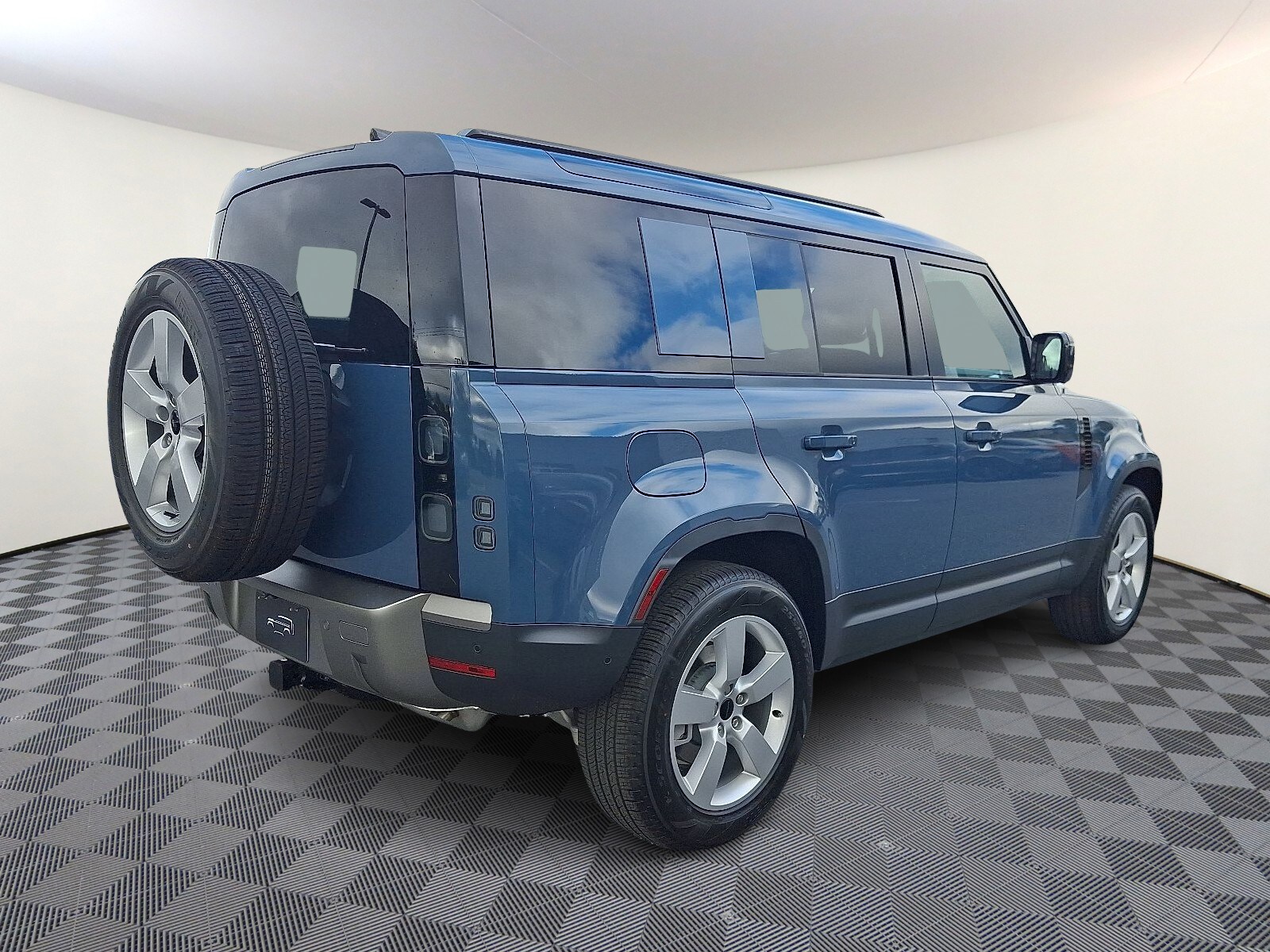 2026 Land Rover Defender S photo 3