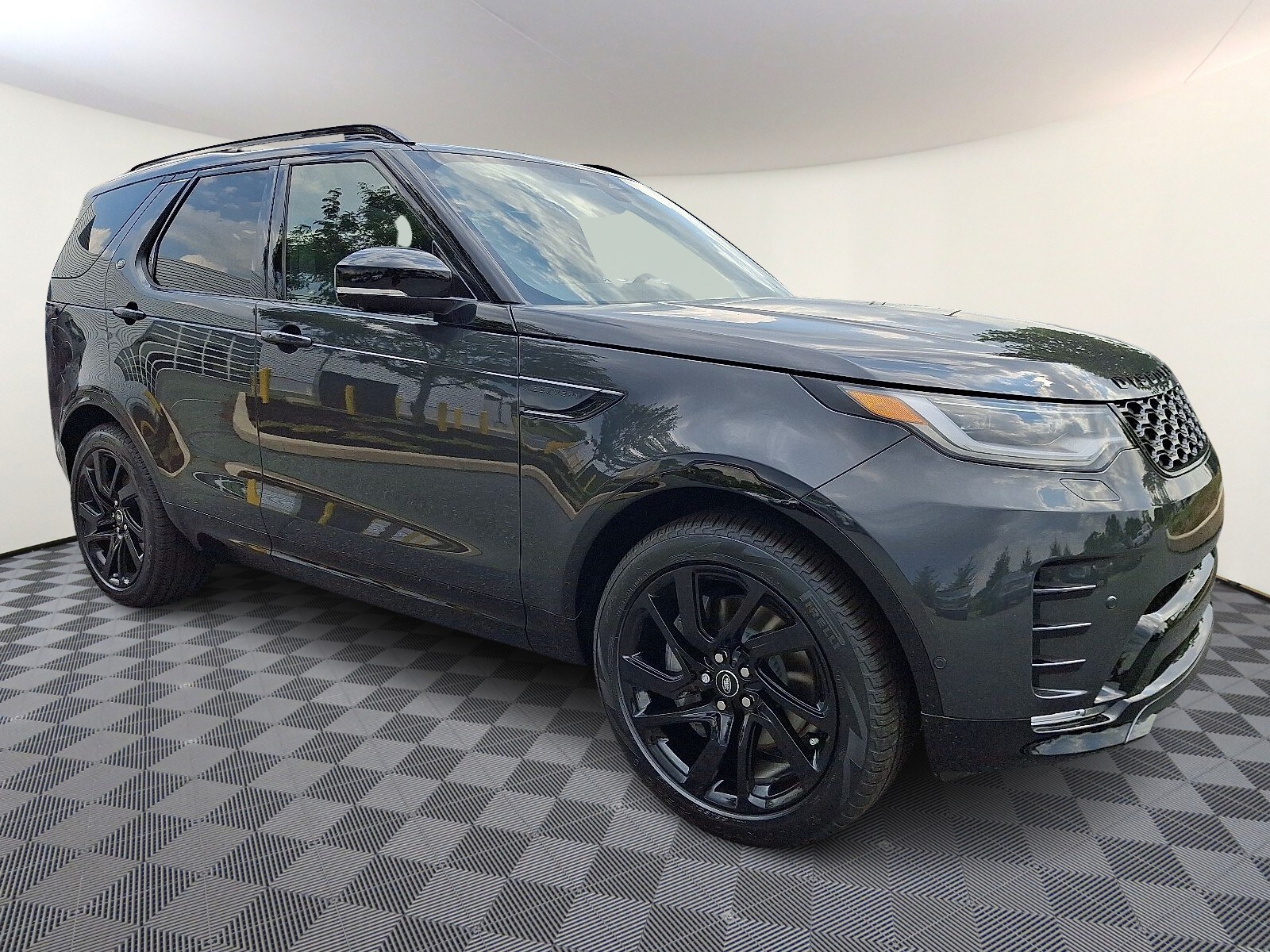 2025 Land Rover Discovery SE photo 3