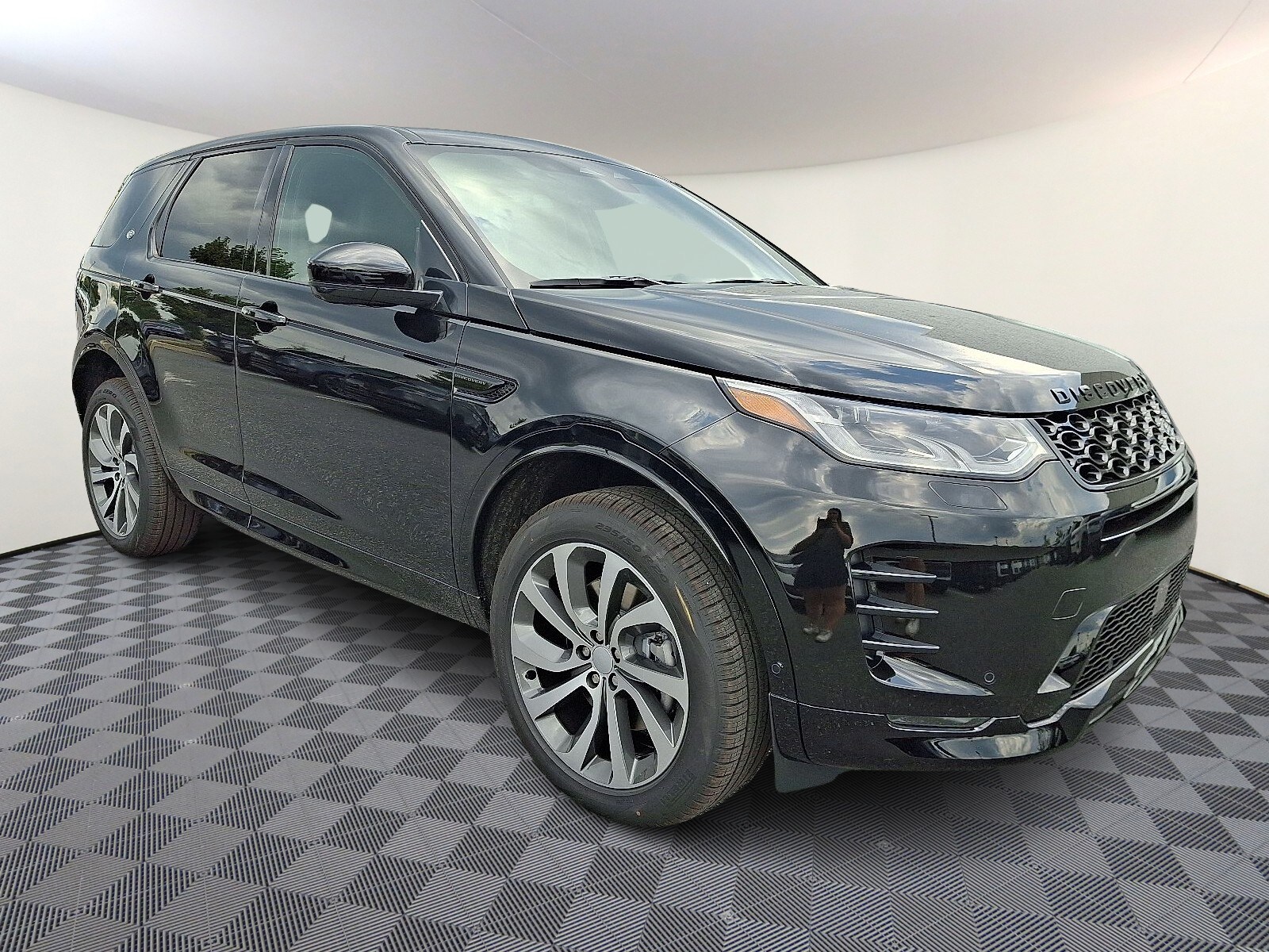 2025 Land Rover Discovery Sport Dynamic SE photo 3