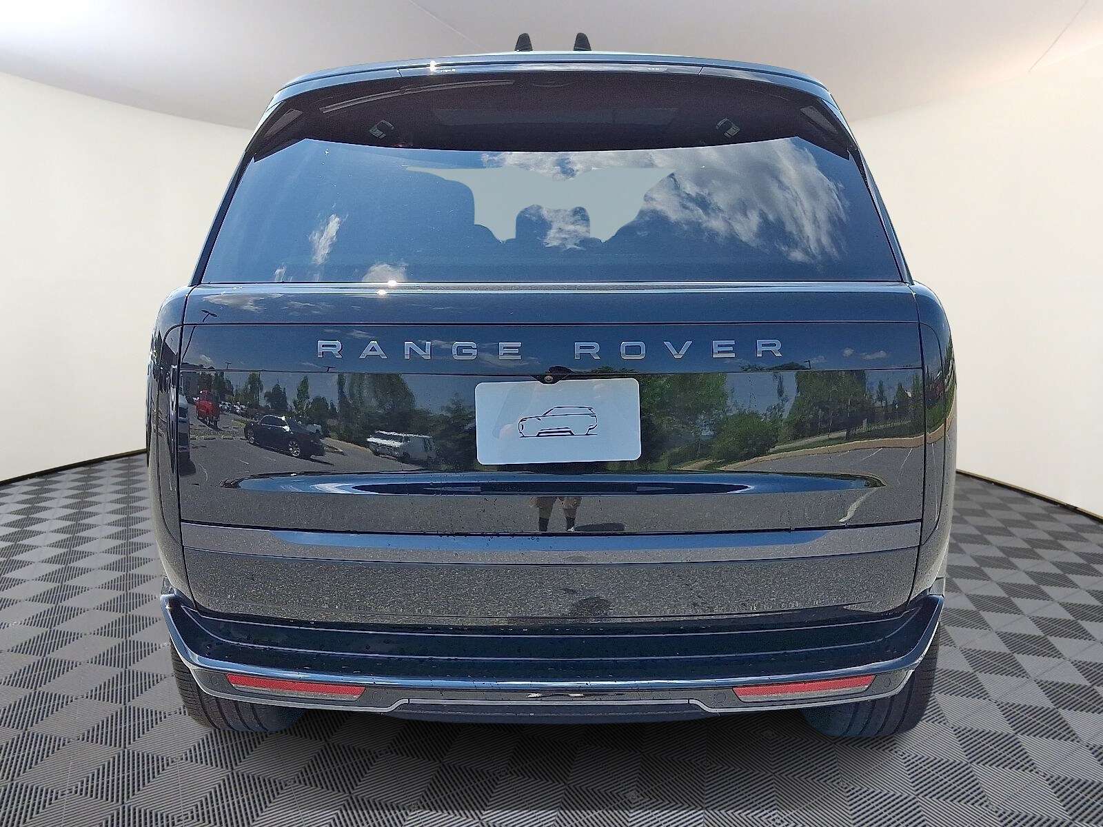2025 Land Rover Range Rover SE photo 3