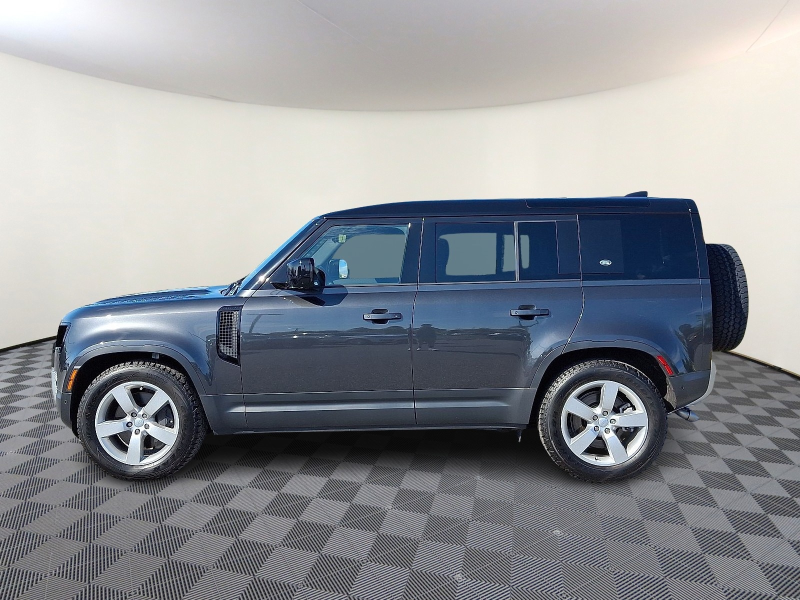 Used 2024 Land Rover Defender SE with VIN SALEPEFE0R2335576 for sale in Carlisle, PA