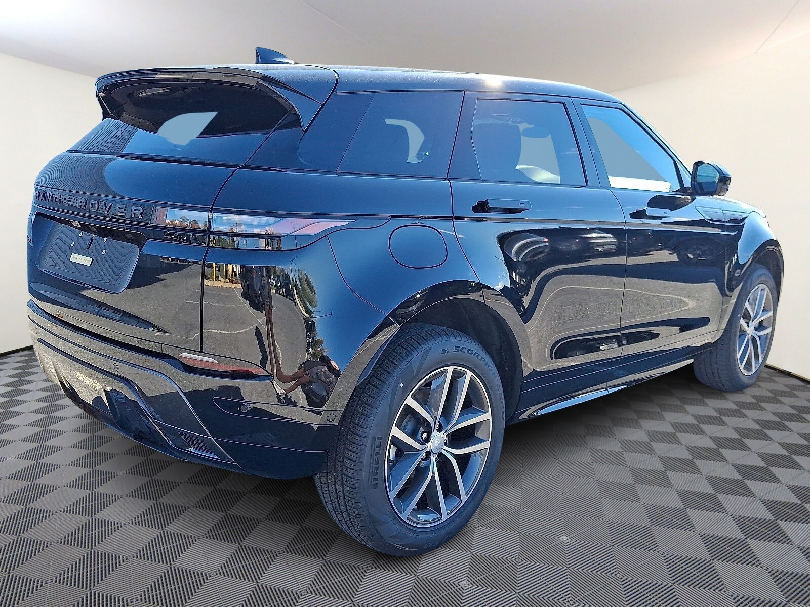 2026 Land Rover Range Rover Evoque Dynamic SE photo 4