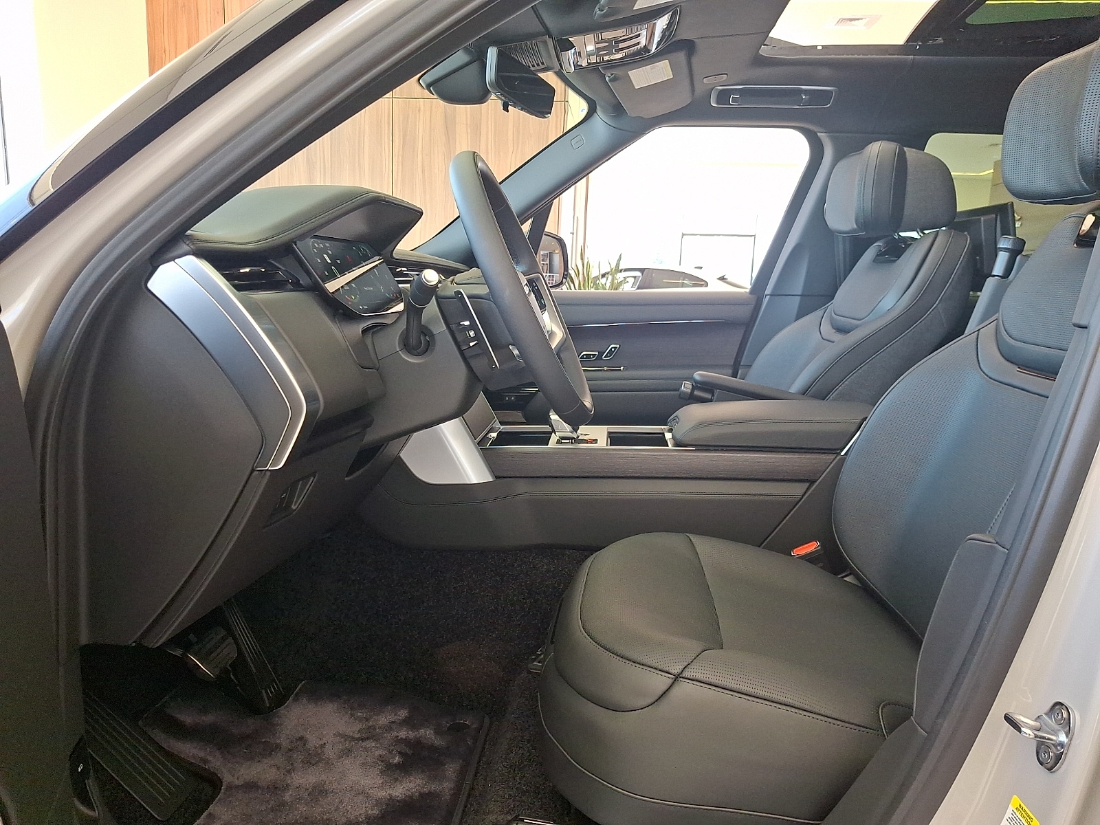 2026 Land Rover Range Rover SV - Photo 11