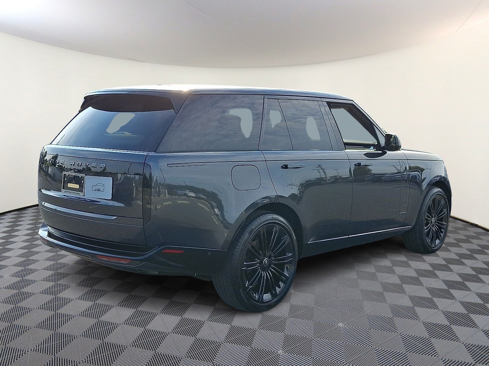 2025 Land Rover Range Rover SE photo 4