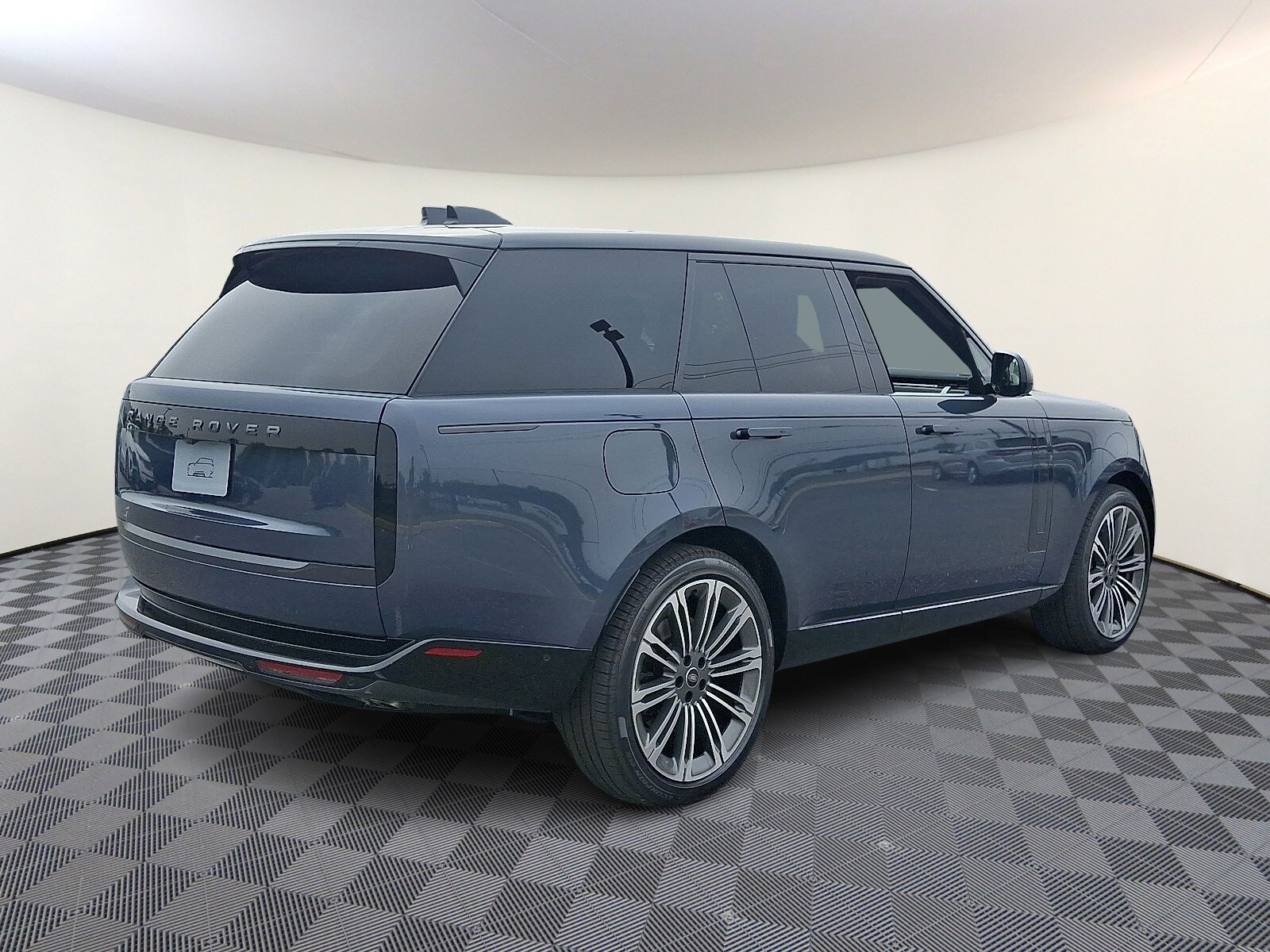 2025 Land Rover Range Rover SE photo 3