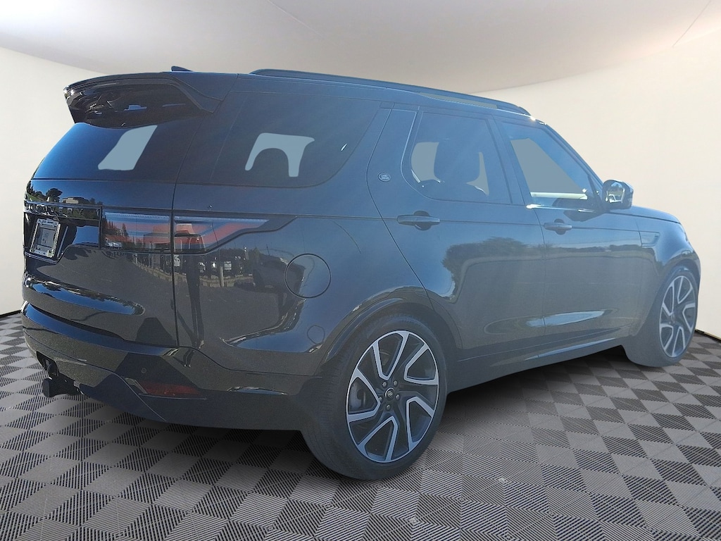 Used 2024 Land Rover Discovery P300 Dynamic SE SUV
