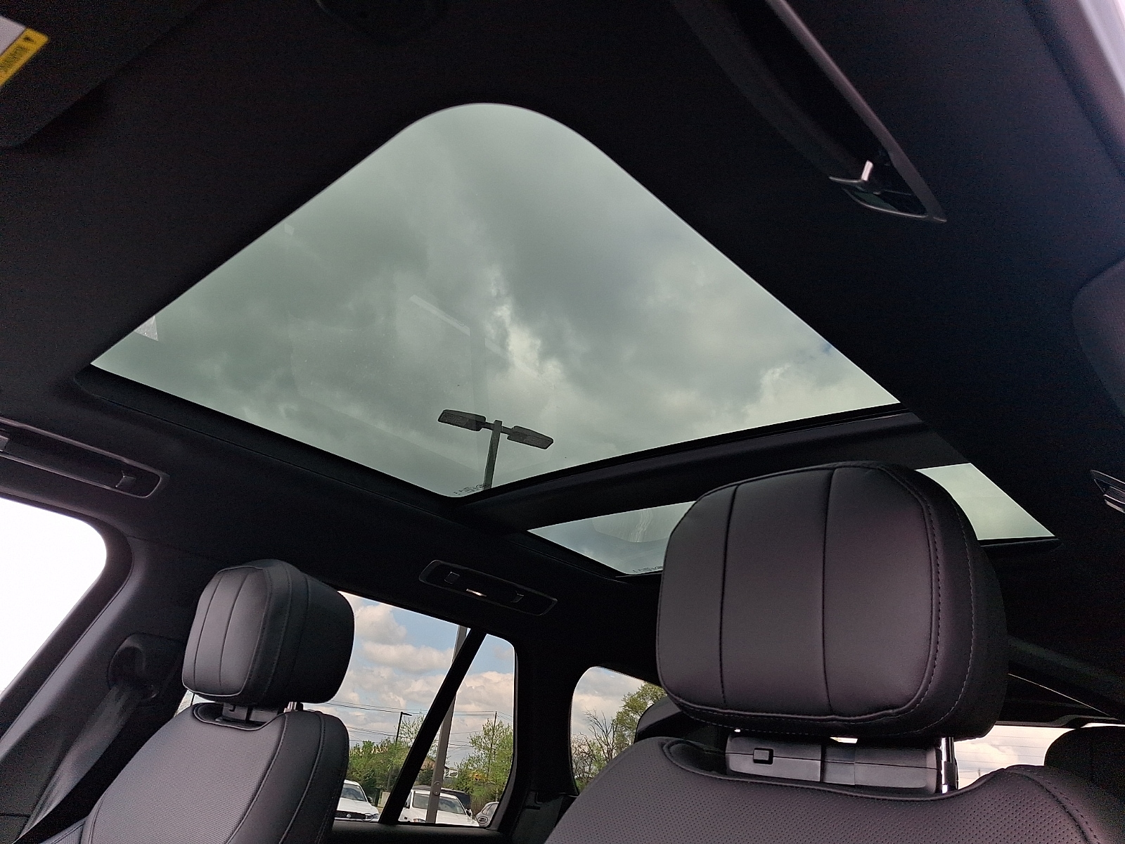 2026 Land Rover Range Rover SE - Photo 12