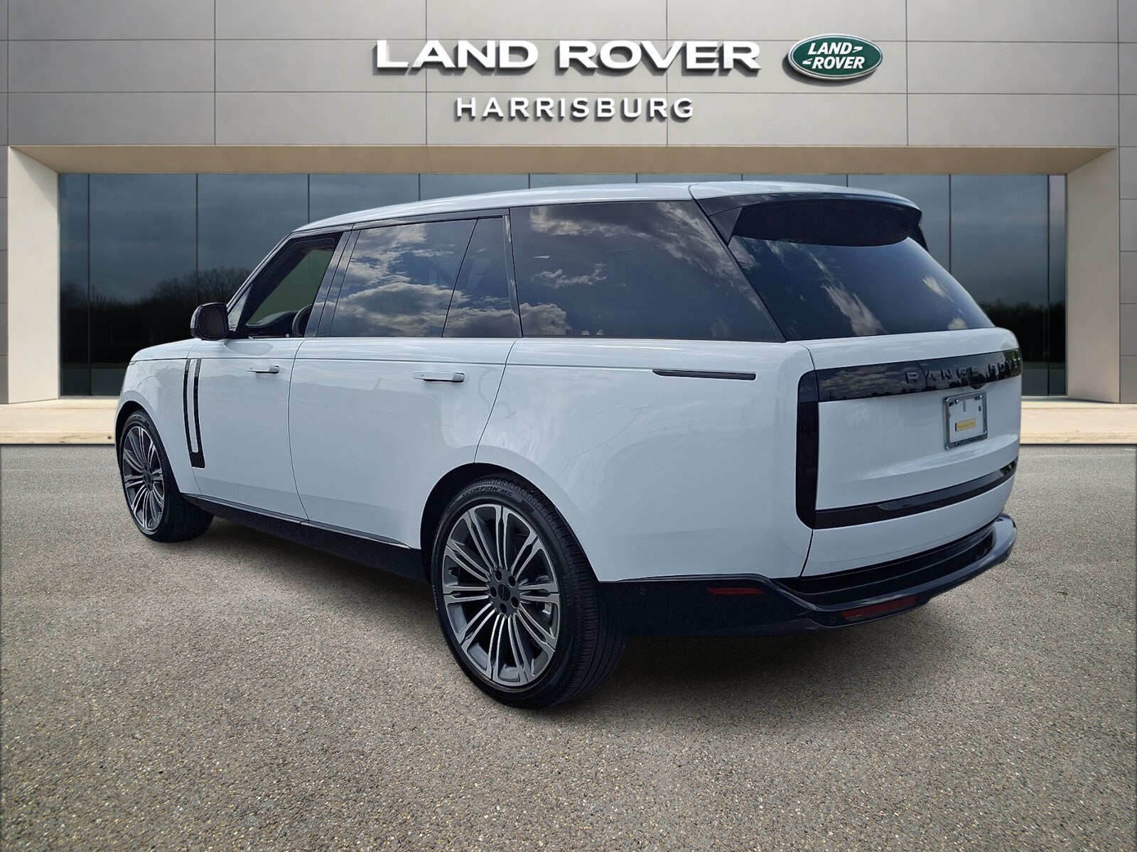 2026 Land Rover Range Rover SE - Photo 2