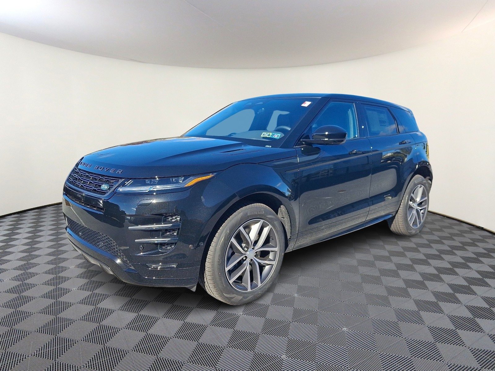 2026 Land Rover Range Rover Evoque Dynamic SE's photo