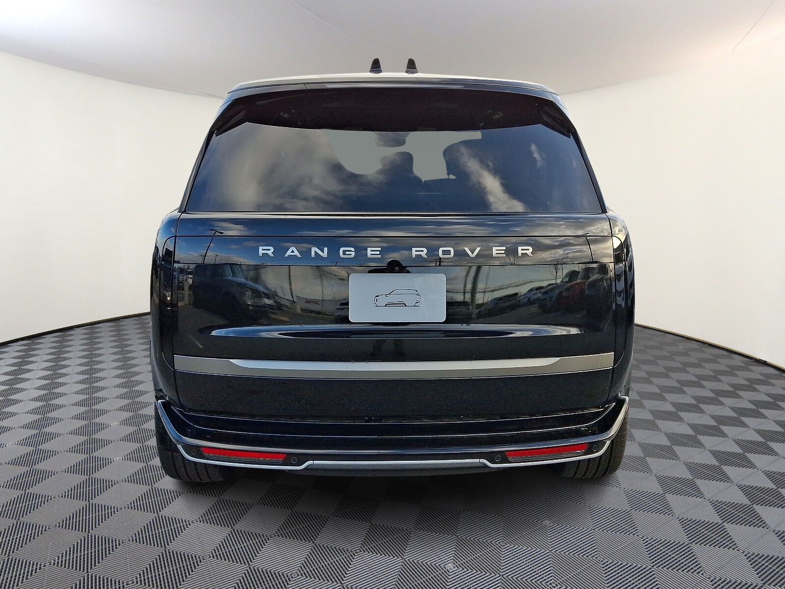 2025 Land Rover Range Rover SE photo 2