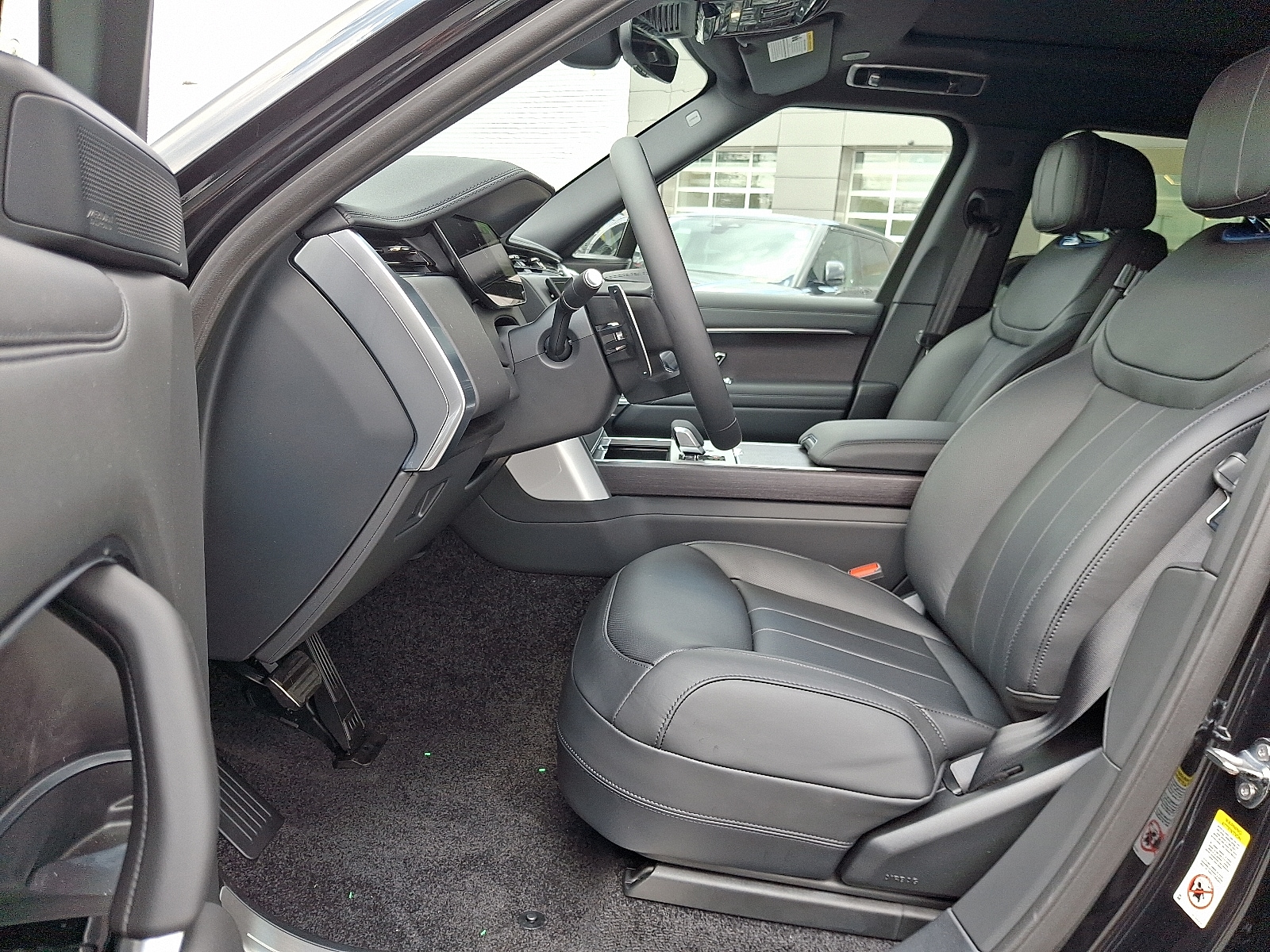 2025 Land Rover Range Rover SE - Photo 10