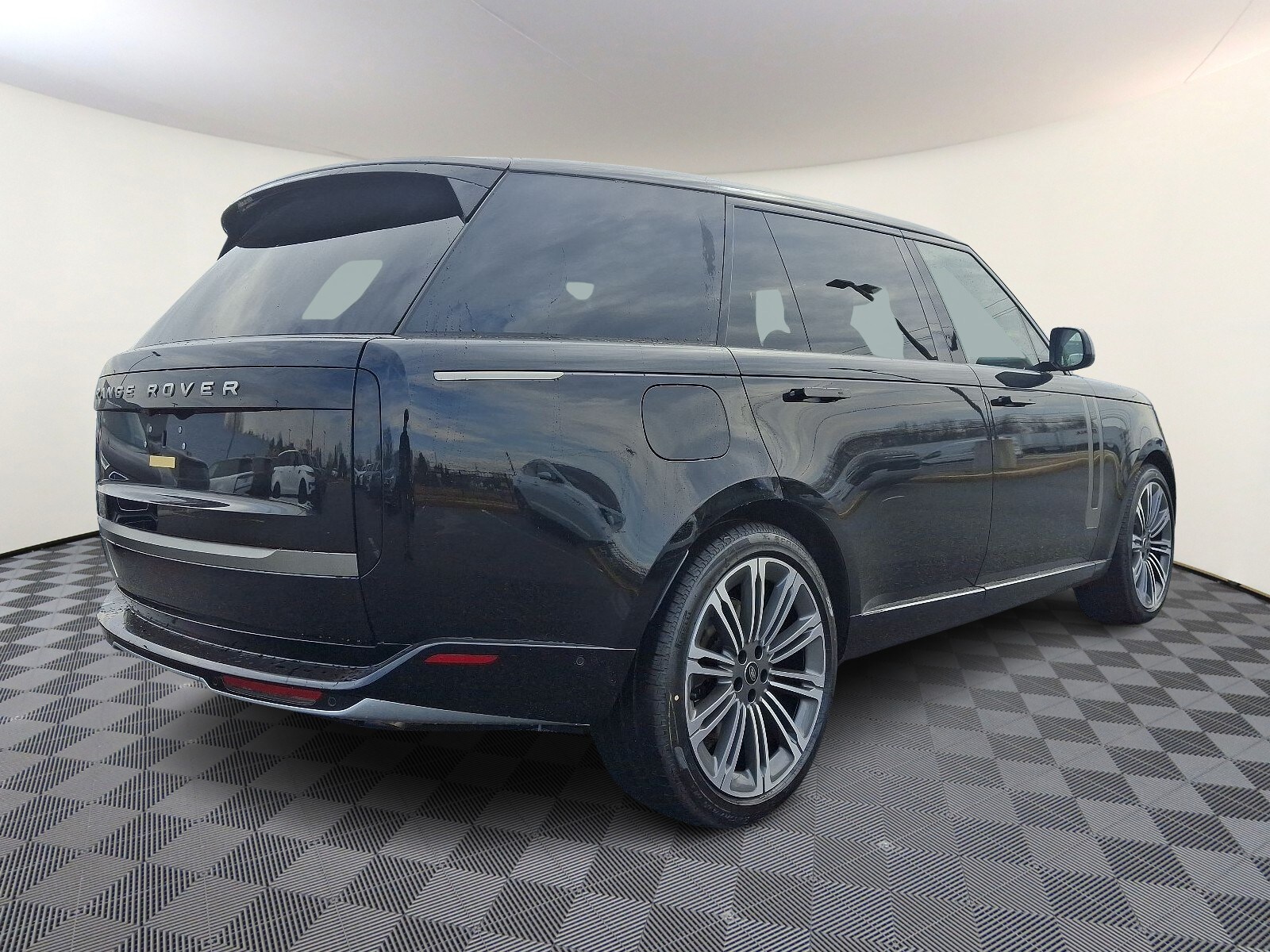 2025 Land Rover Range Rover SE photo 3