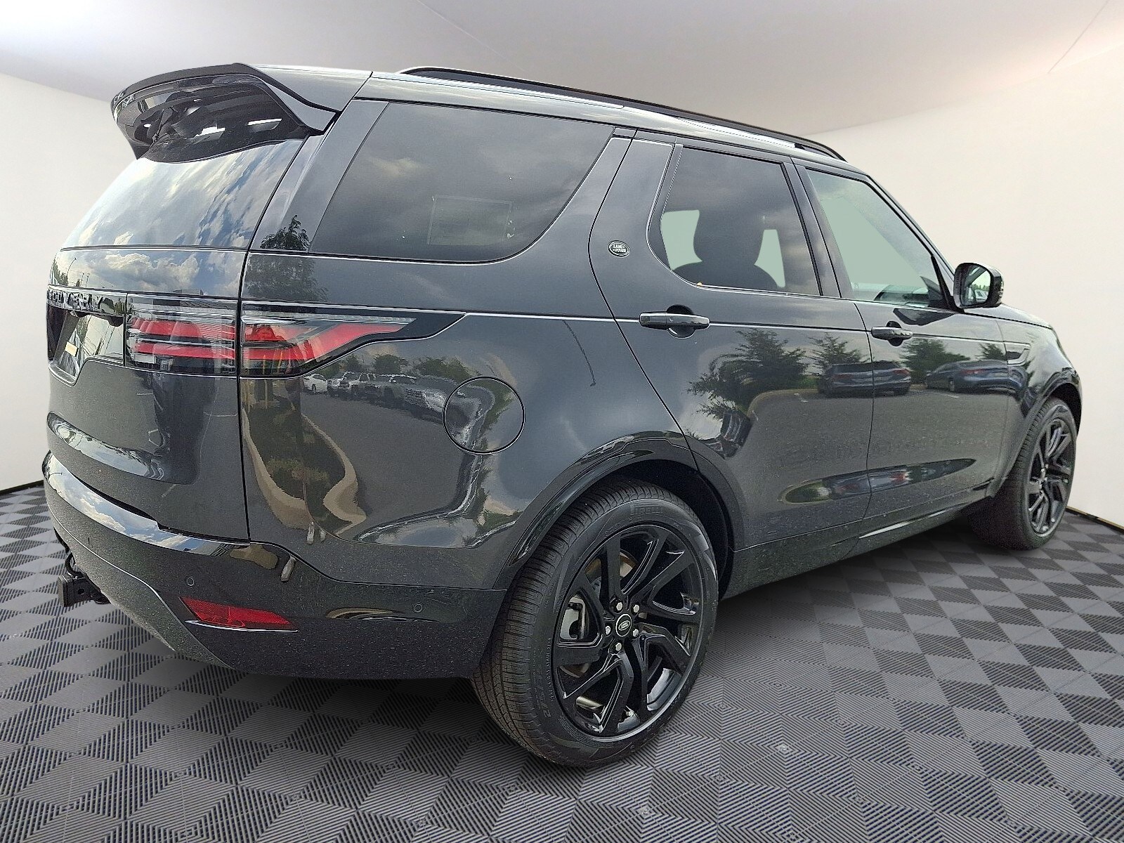 2025 Land Rover Discovery SE photo 4