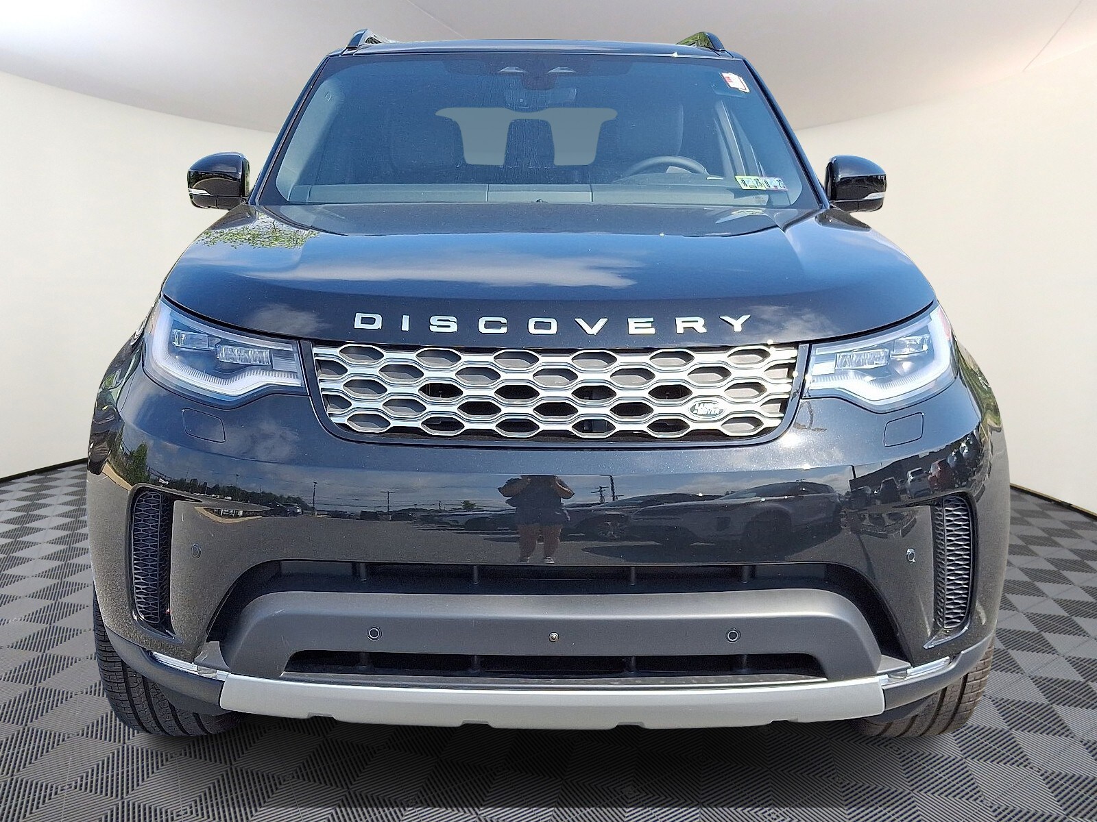 2025 Land Rover Discovery S photo 2