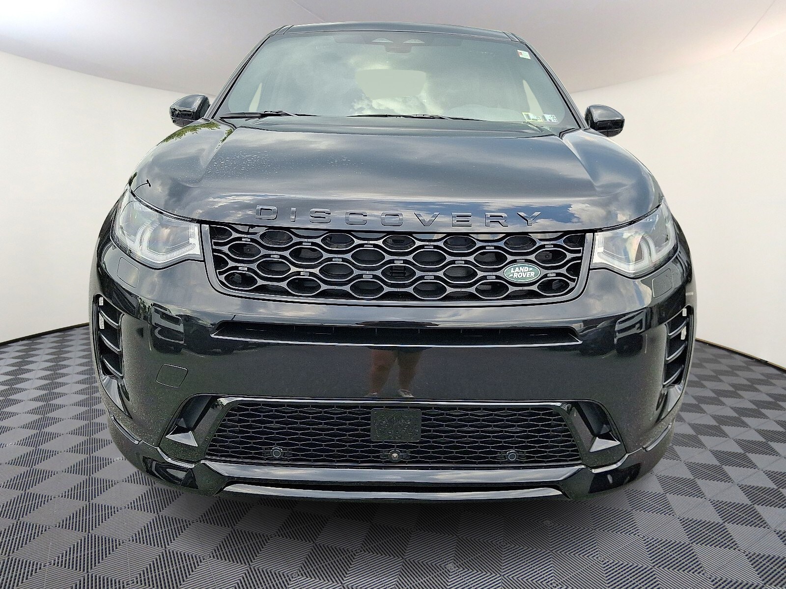 2025 Land Rover Discovery Sport Dynamic SE photo 2