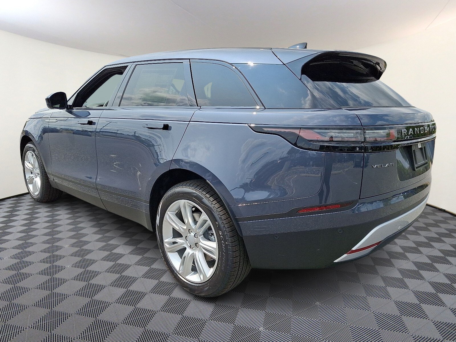 2026 Land Rover Range Rover Velar P250 S photo 2