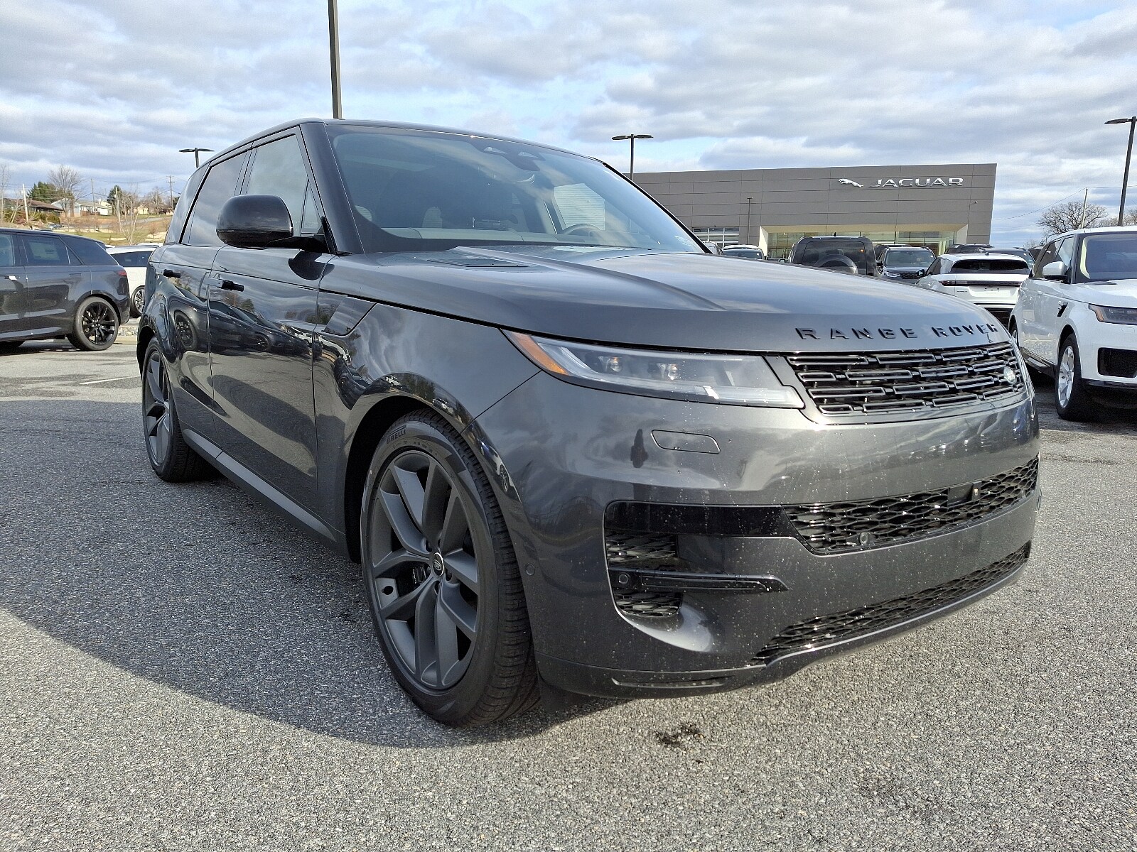 2025 Land Rover Range Rover Sport SE photo 4