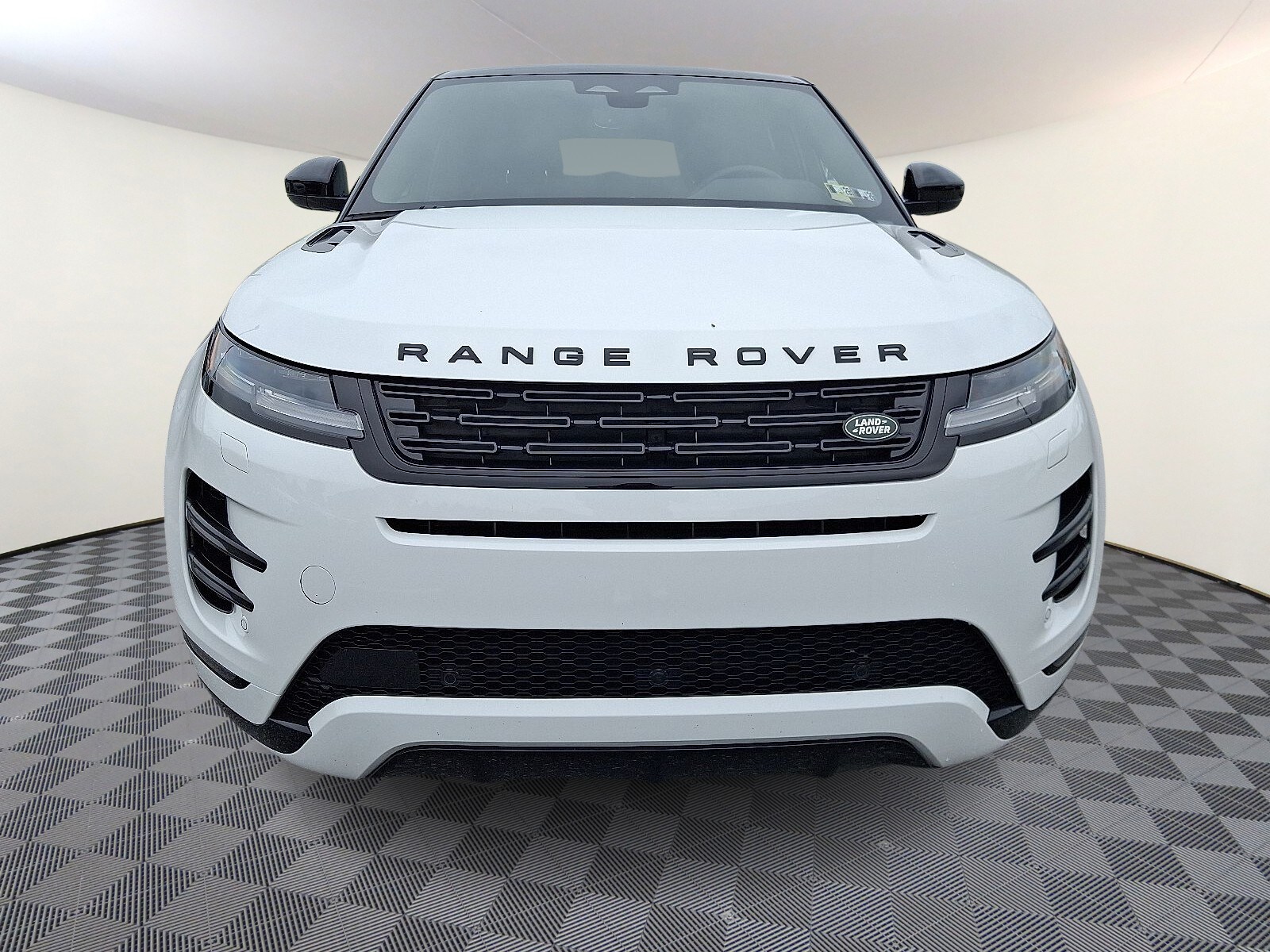 2025 Land Rover Range Rover Evoque Dynamic SE photo 2