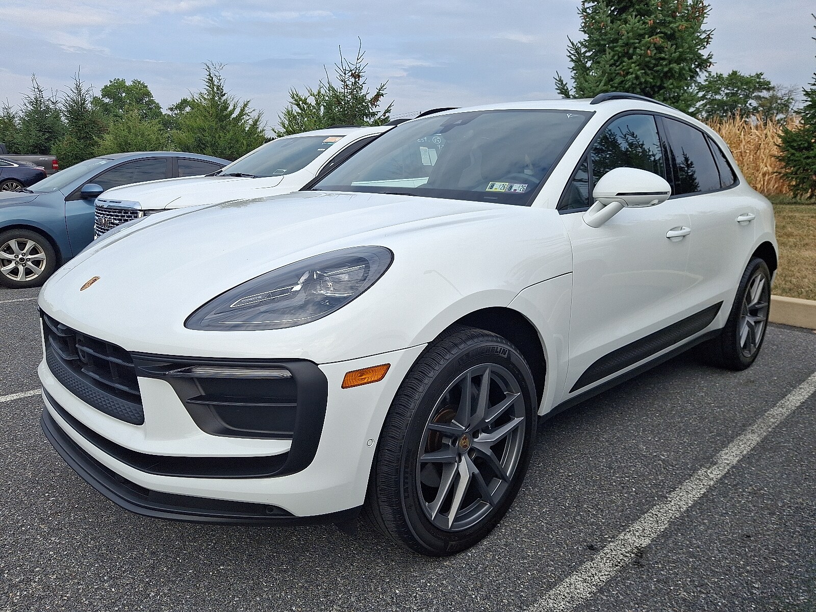 2023 Porsche Macan Base photo 3