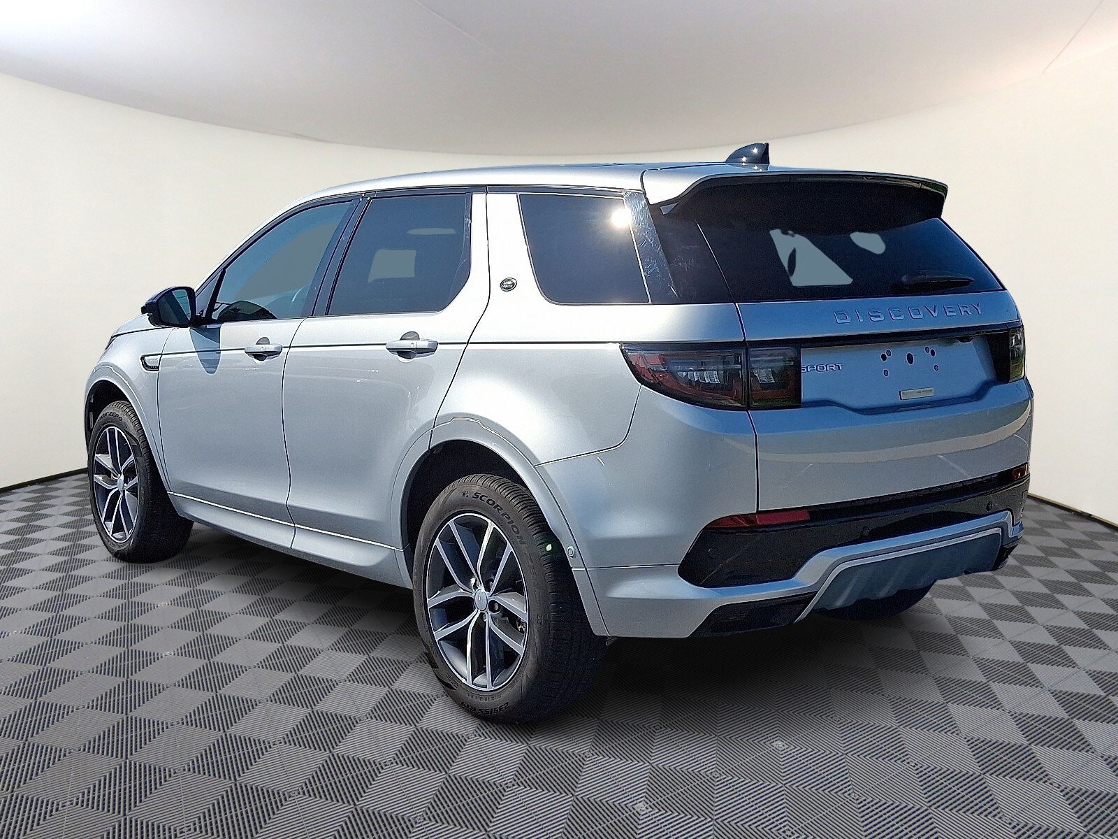 2025 Land Rover Discovery Sport S photo 3