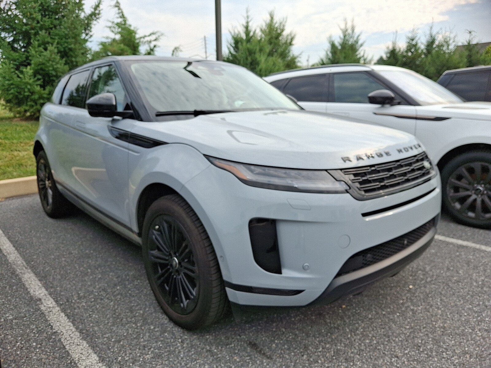 2025 Land Rover Range Rover Evoque S photo 4
