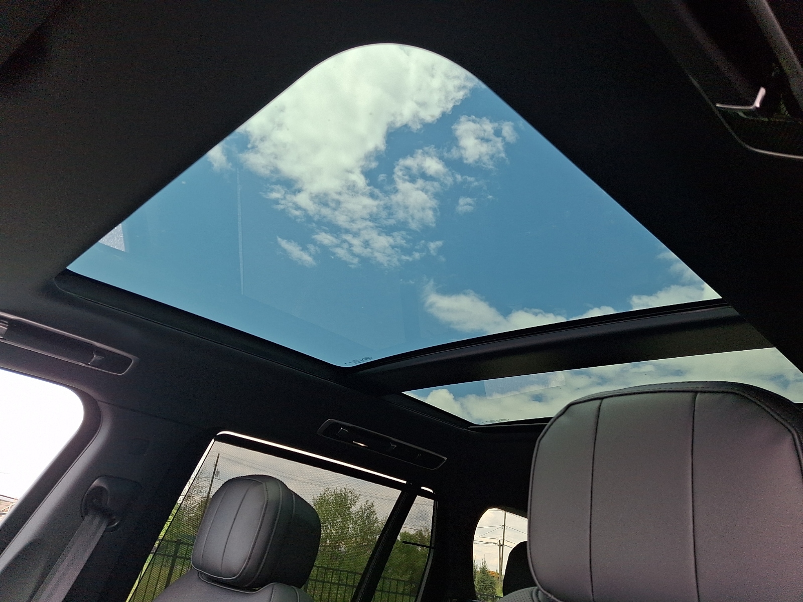 2026 Land Rover Range Rover SE - Photo 12