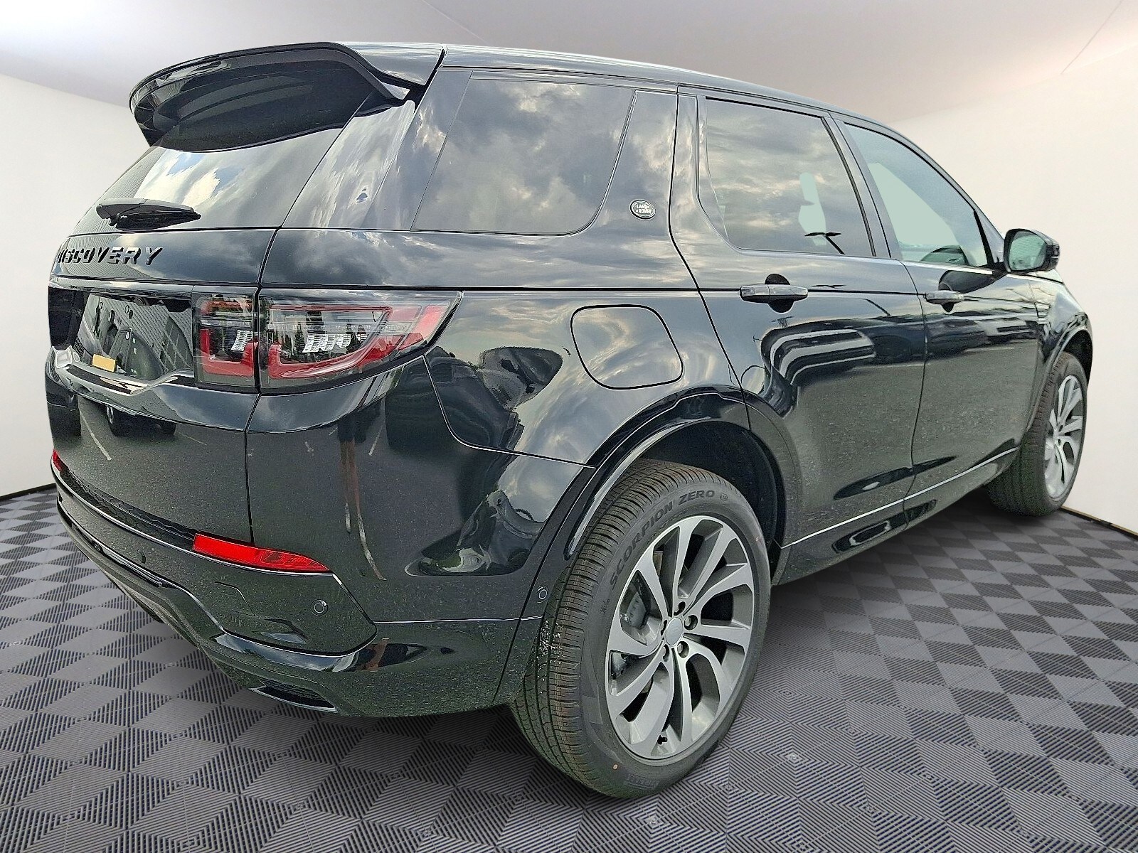 2025 Land Rover Discovery Sport Dynamic SE photo 4