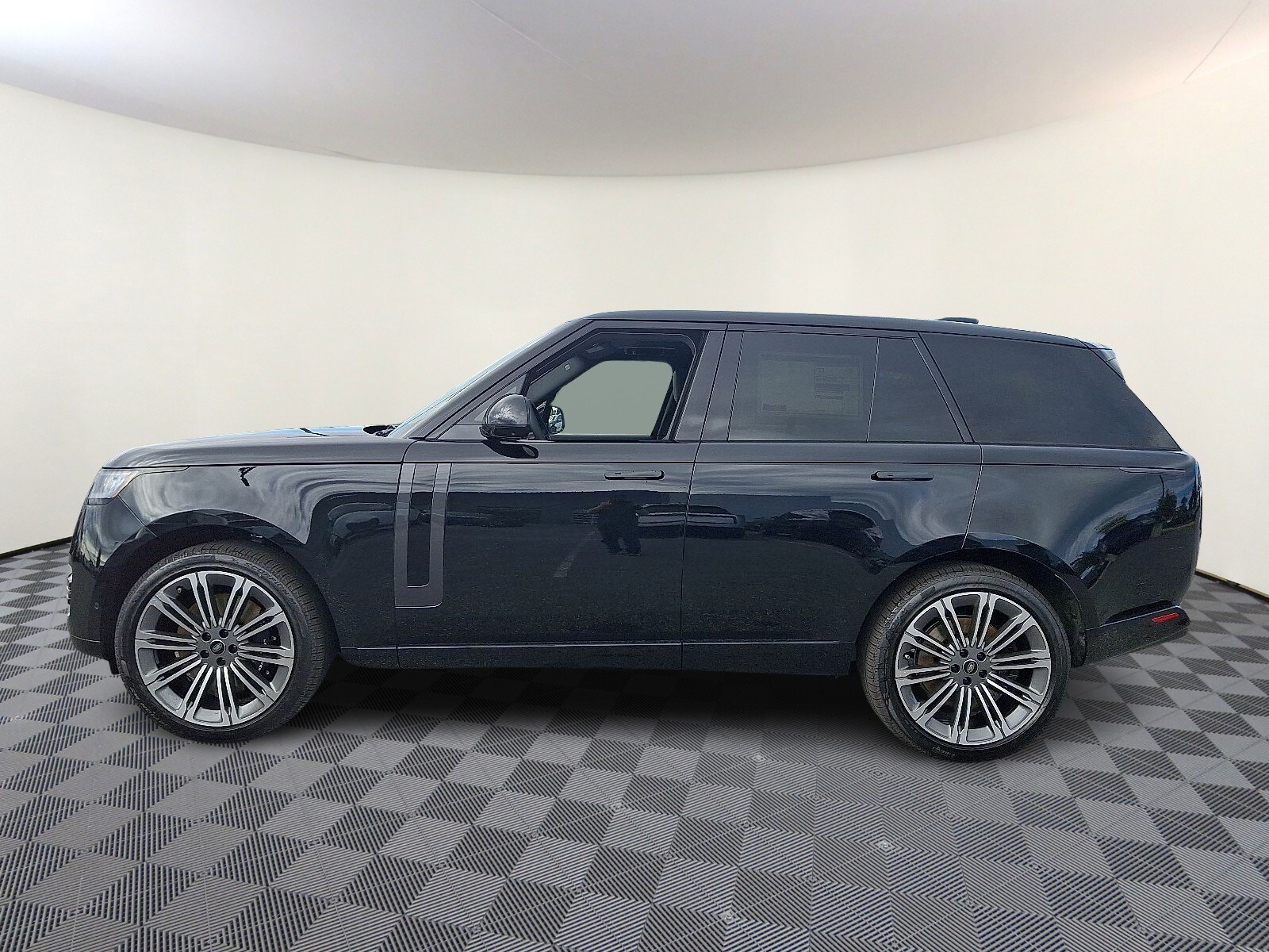 2025 Land Rover Range Rover SE photo 2