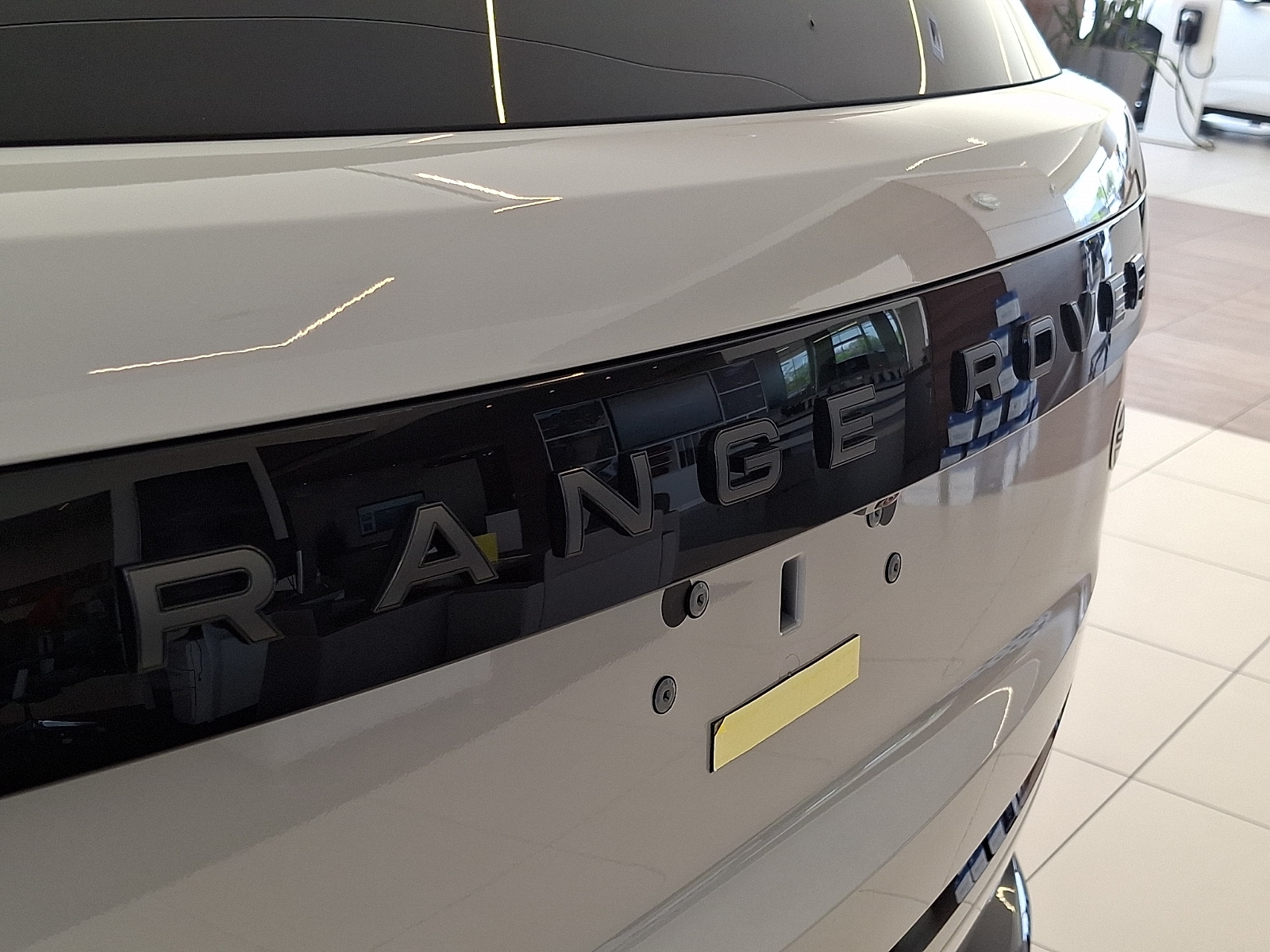 2026 Land Rover Range Rover SV - Photo 22