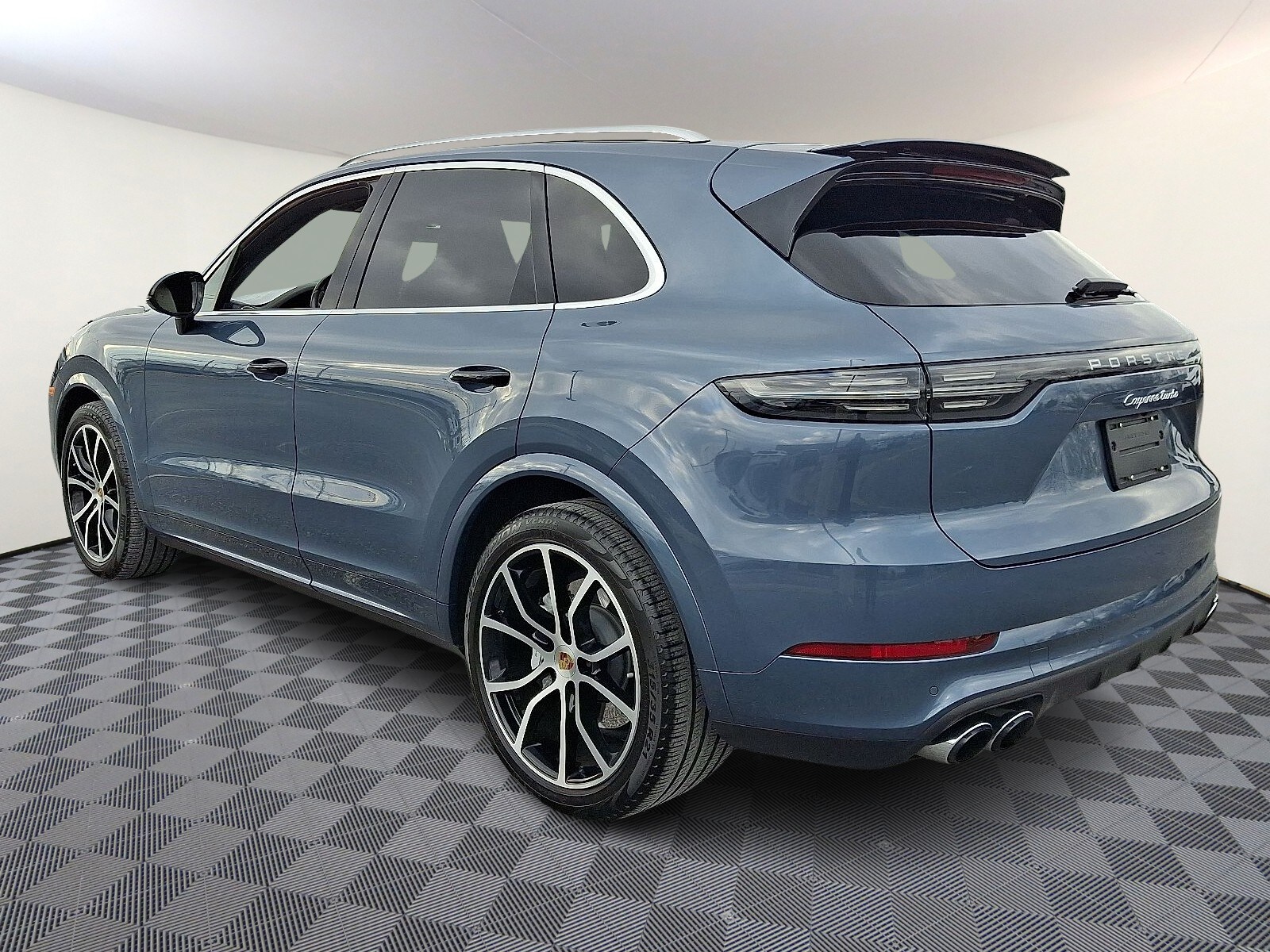 2019 Porsche Cayenne Turbo photo 2