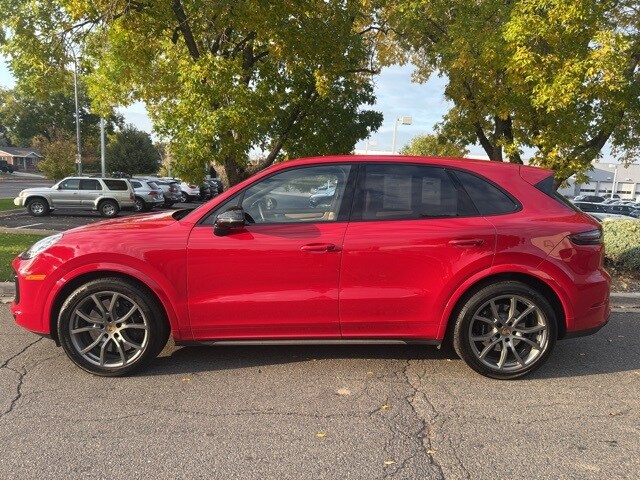 2023 Porsche Cayenne Turbo photo 4