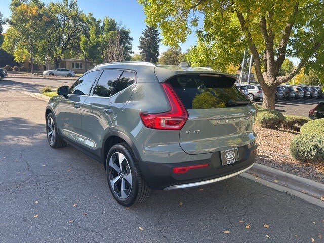 2025 Volvo XC40 Plus photo 4