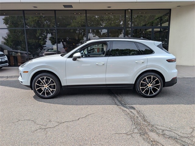 2023 Porsche Cayenne Platinum Edition photo 2