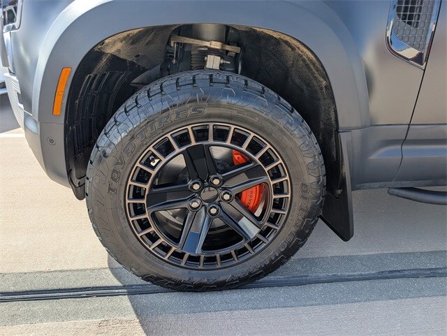 2020 Land Rover Defender 110 SE photo 4