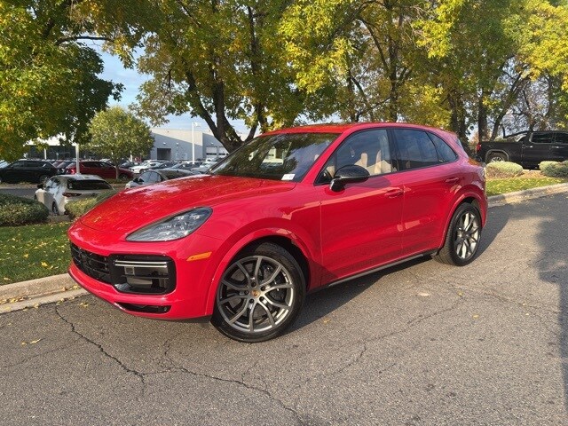 2023 Porsche Cayenne Turbo photo 2