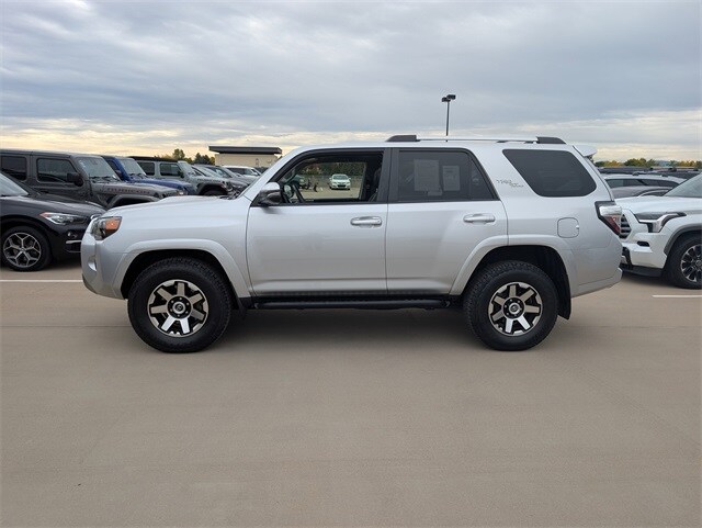 2017 Toyota 4Runner TRD Off-Road Premium photo 2