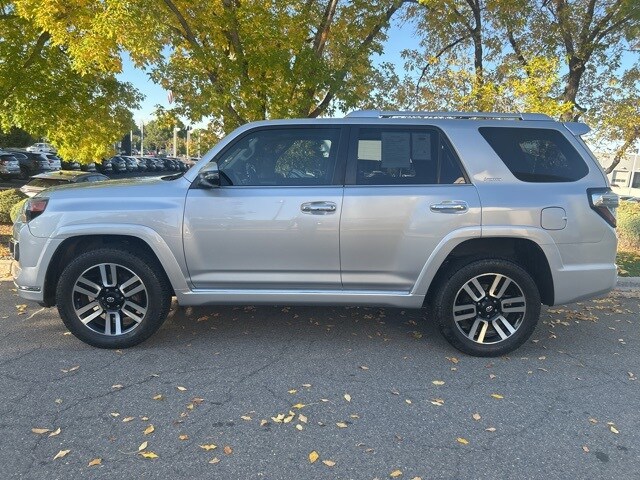2014 Toyota 4Runner Limited photo 2