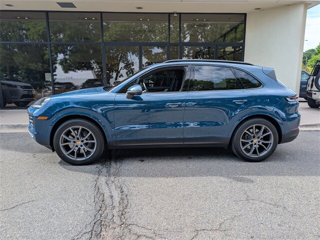 2024 Porsche Cayenne Base photo 2