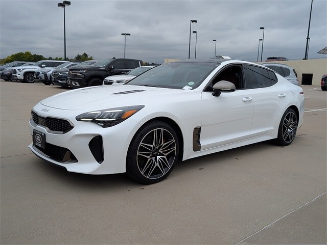 2022 Kia Stinger GT1 photo 2