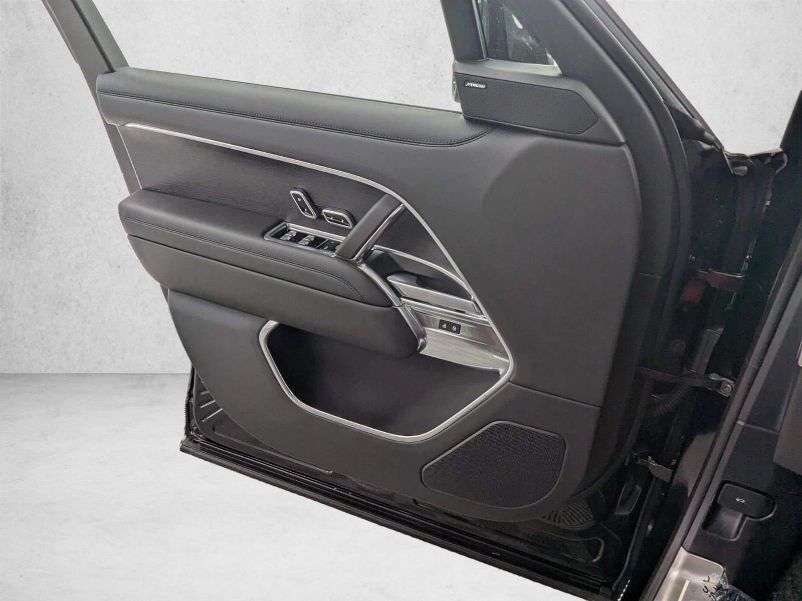 2025 Land Rover Range Rover SE - Photo 11