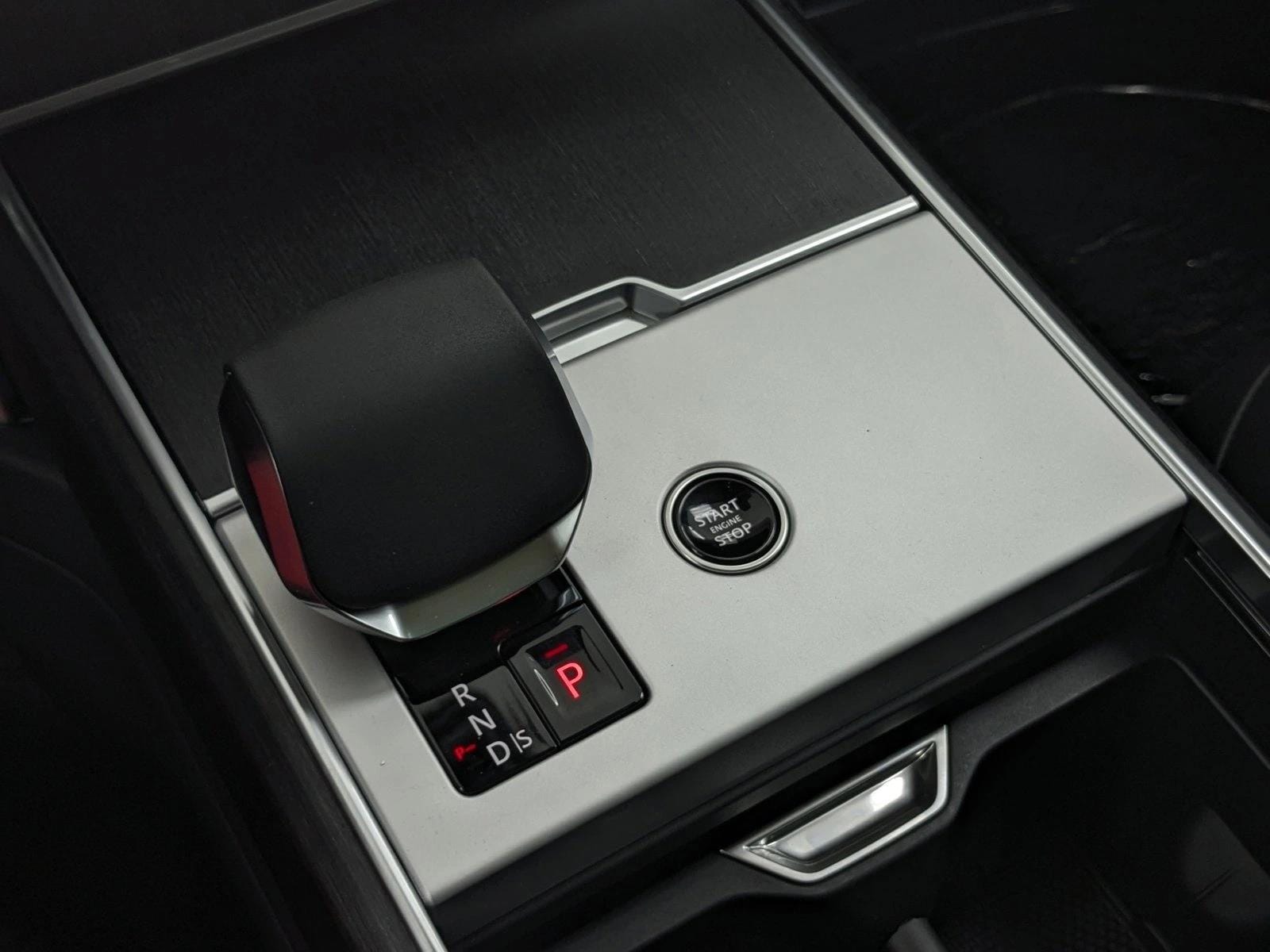 2025 Land Rover Range Rover SE - Photo 18