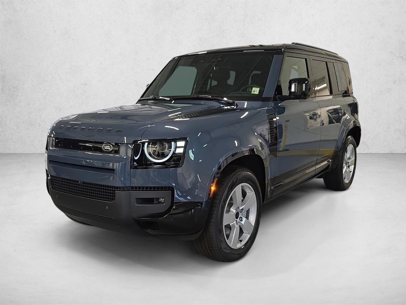 2026 Land Rover Defender 110 X-Dynamic SE P400's photo