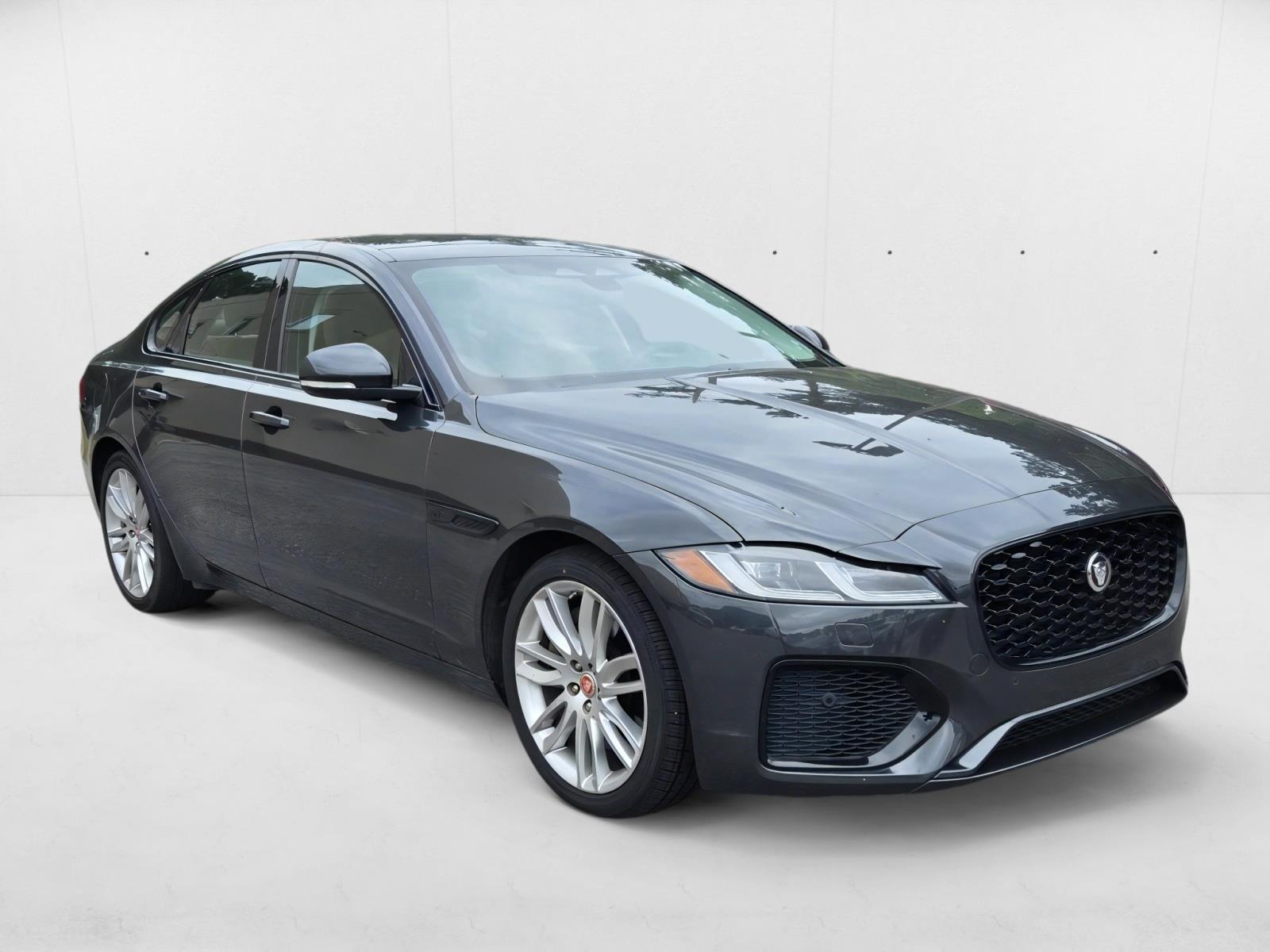 2023 Jaguar XF SE photo 3