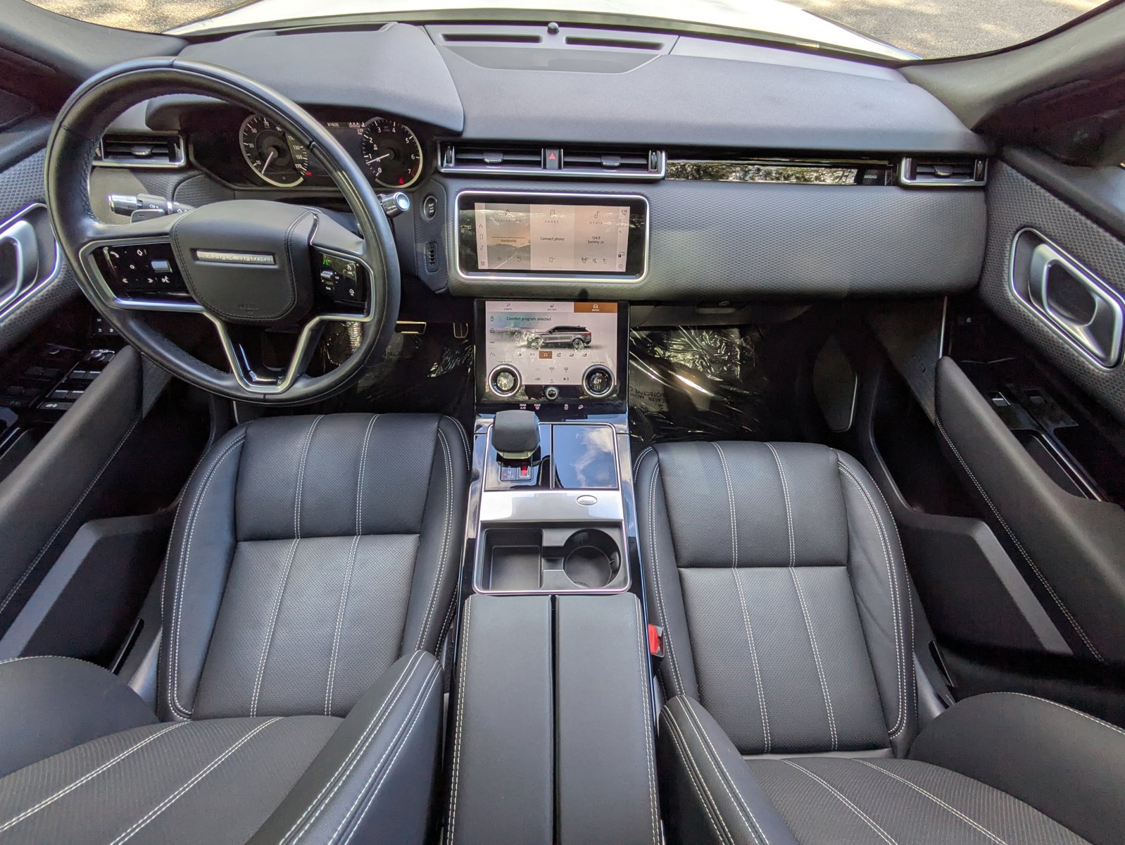 2022 Land Rover Range Rover Velar R-Dynamic S photo 3