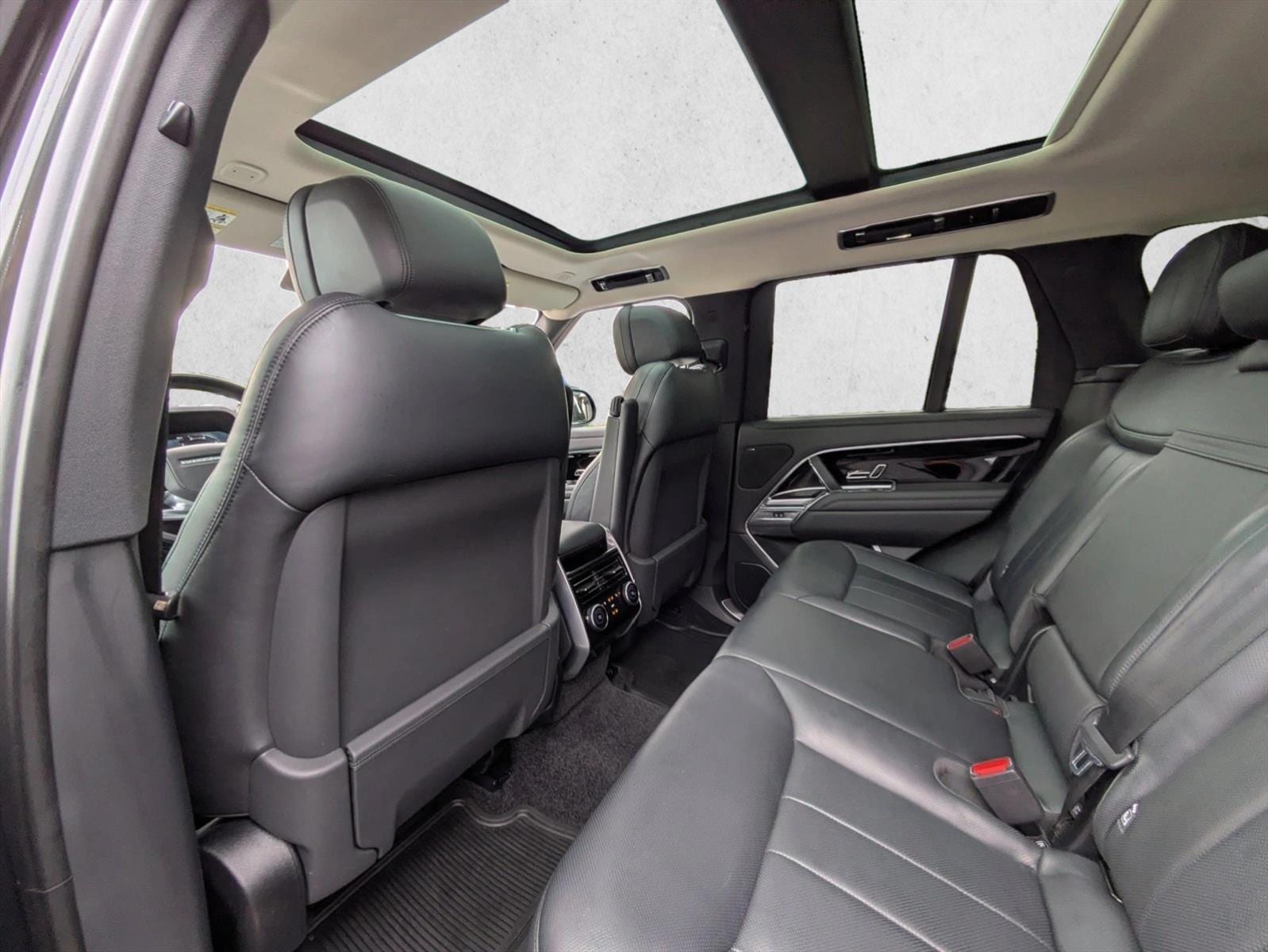 2023 Land Rover Range Rover SE - Photo 20