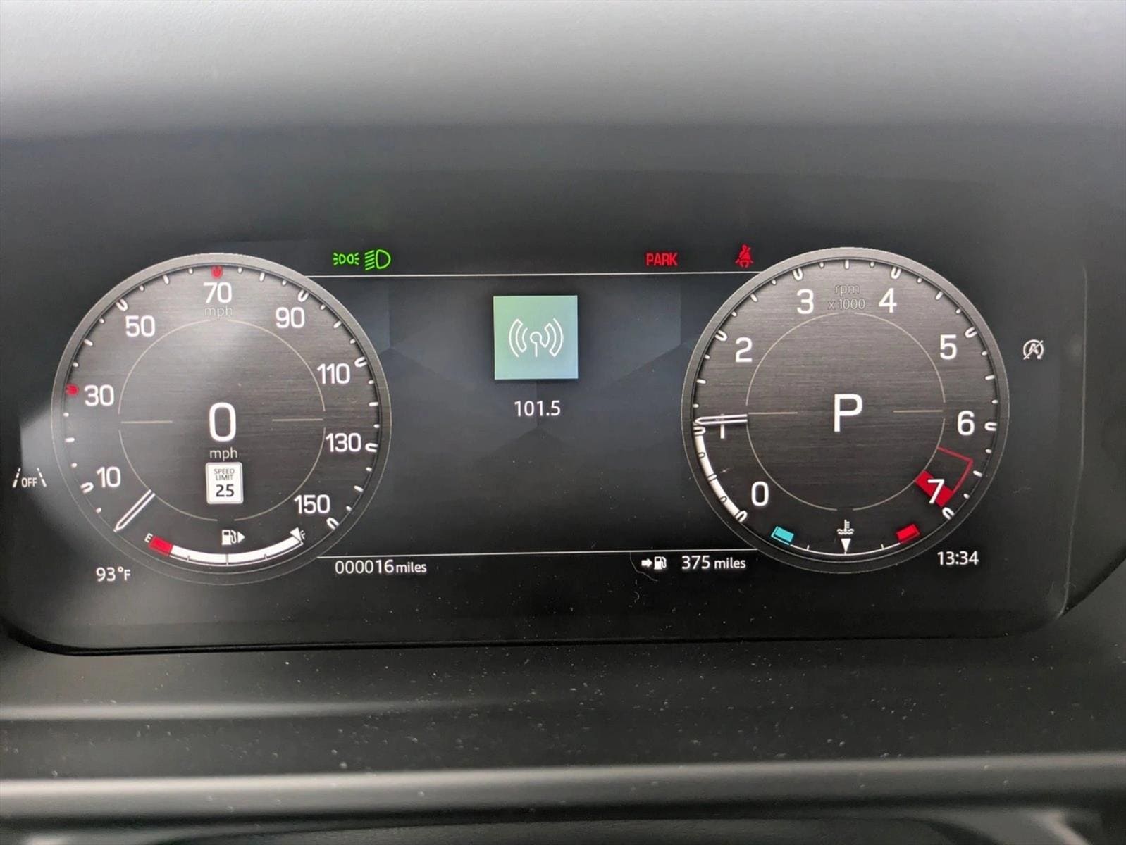 2026 Land Rover Defender X-Dynamic SE - Photo 4