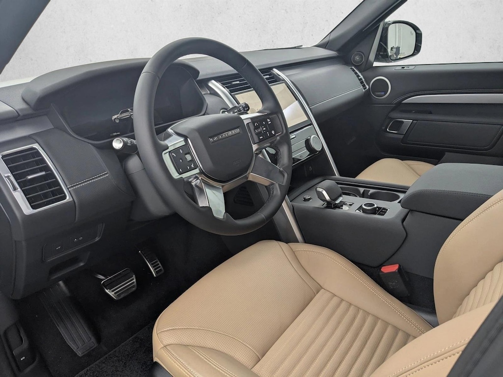 New 2025 Land Rover Discovery Dynamic SE Sport Utility