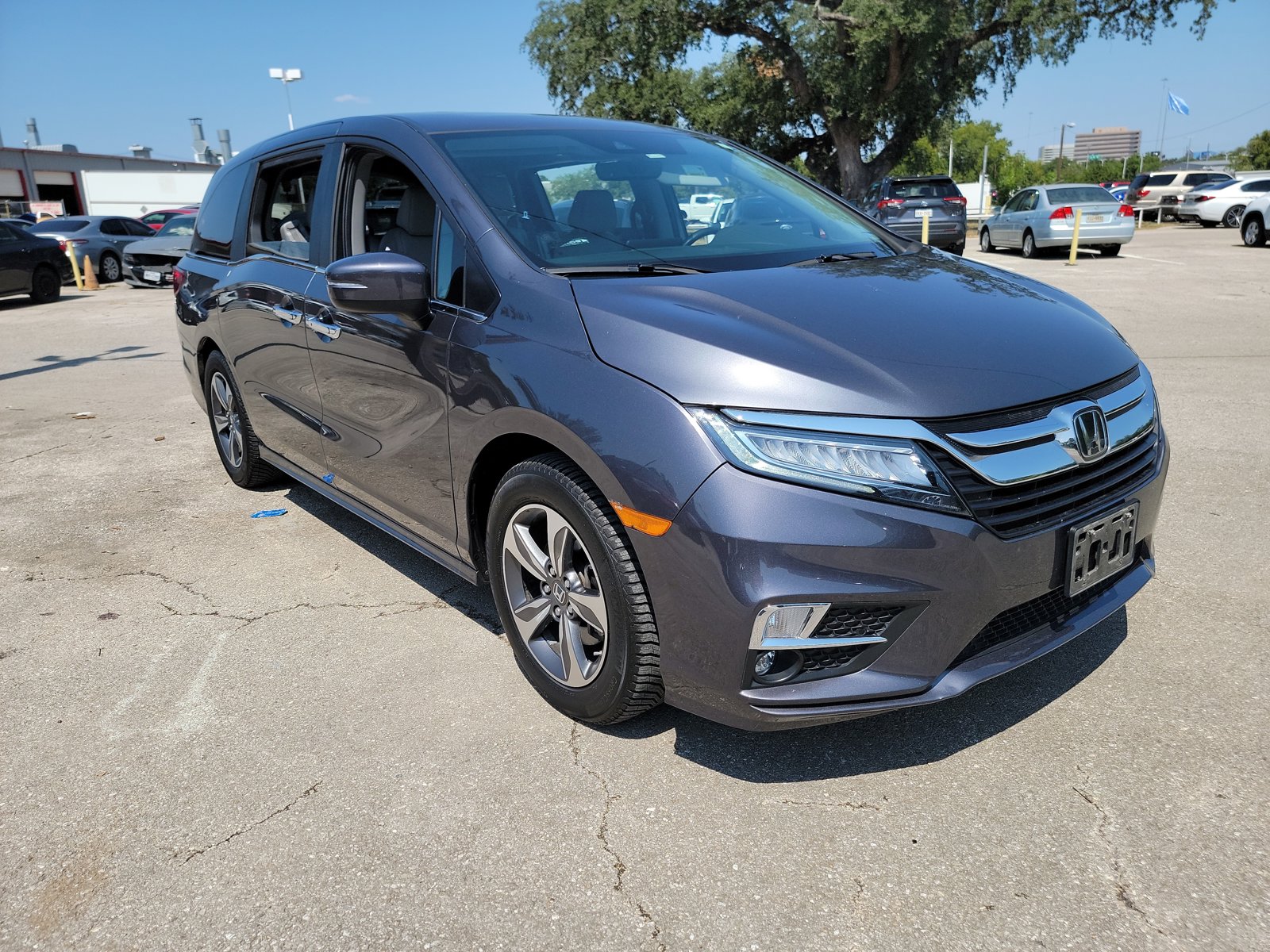2018 Honda Odyssey Touring photo 3